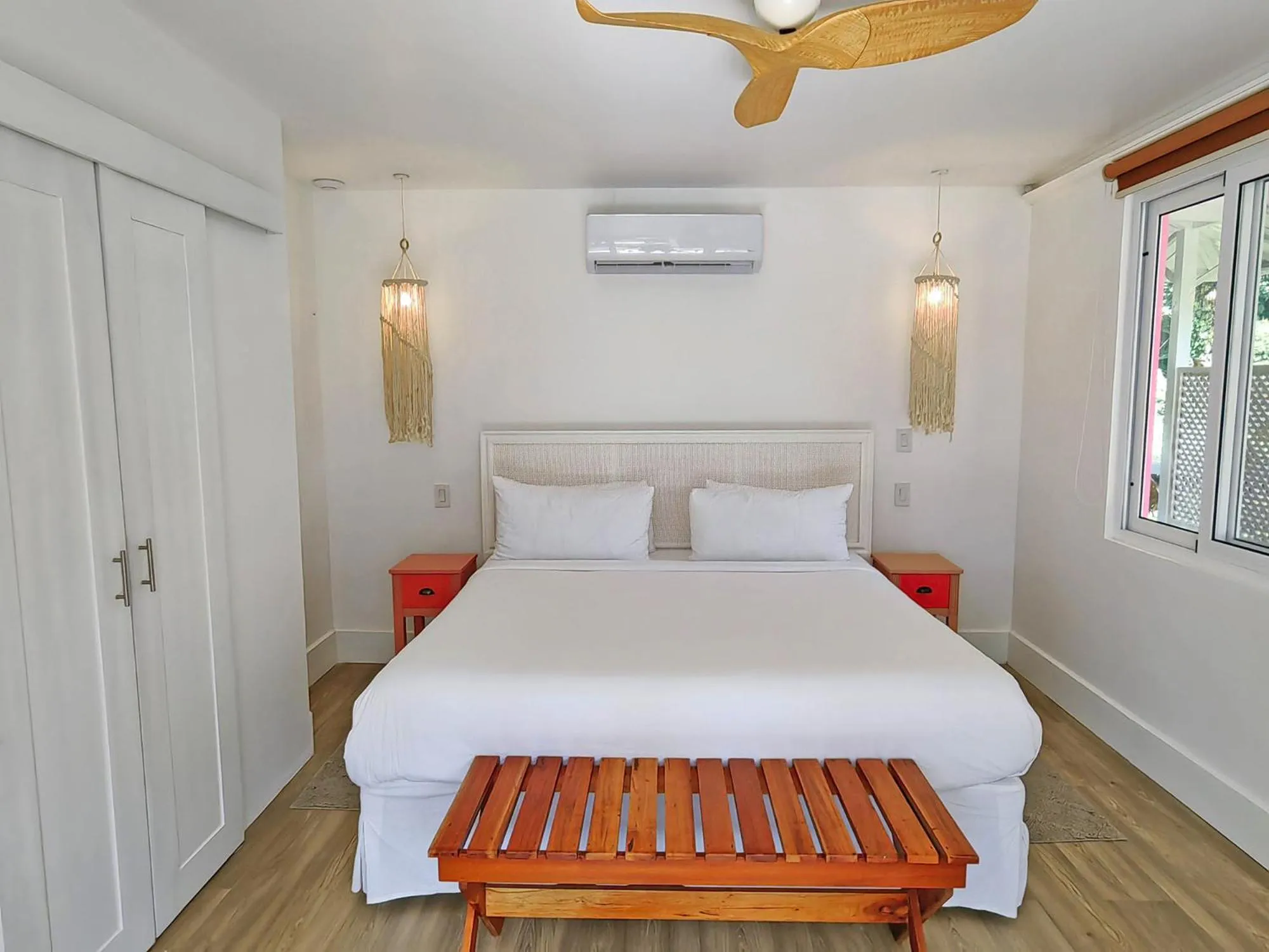 Bed in Tortuga Lodge