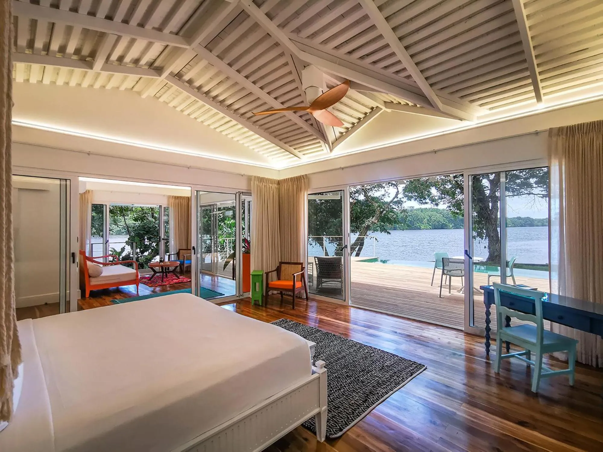 Balcony/Terrace, Bed in Tortuga Lodge