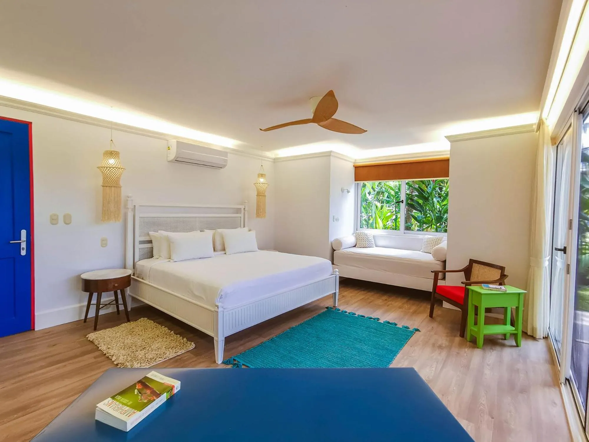 Bed in Tortuga Lodge