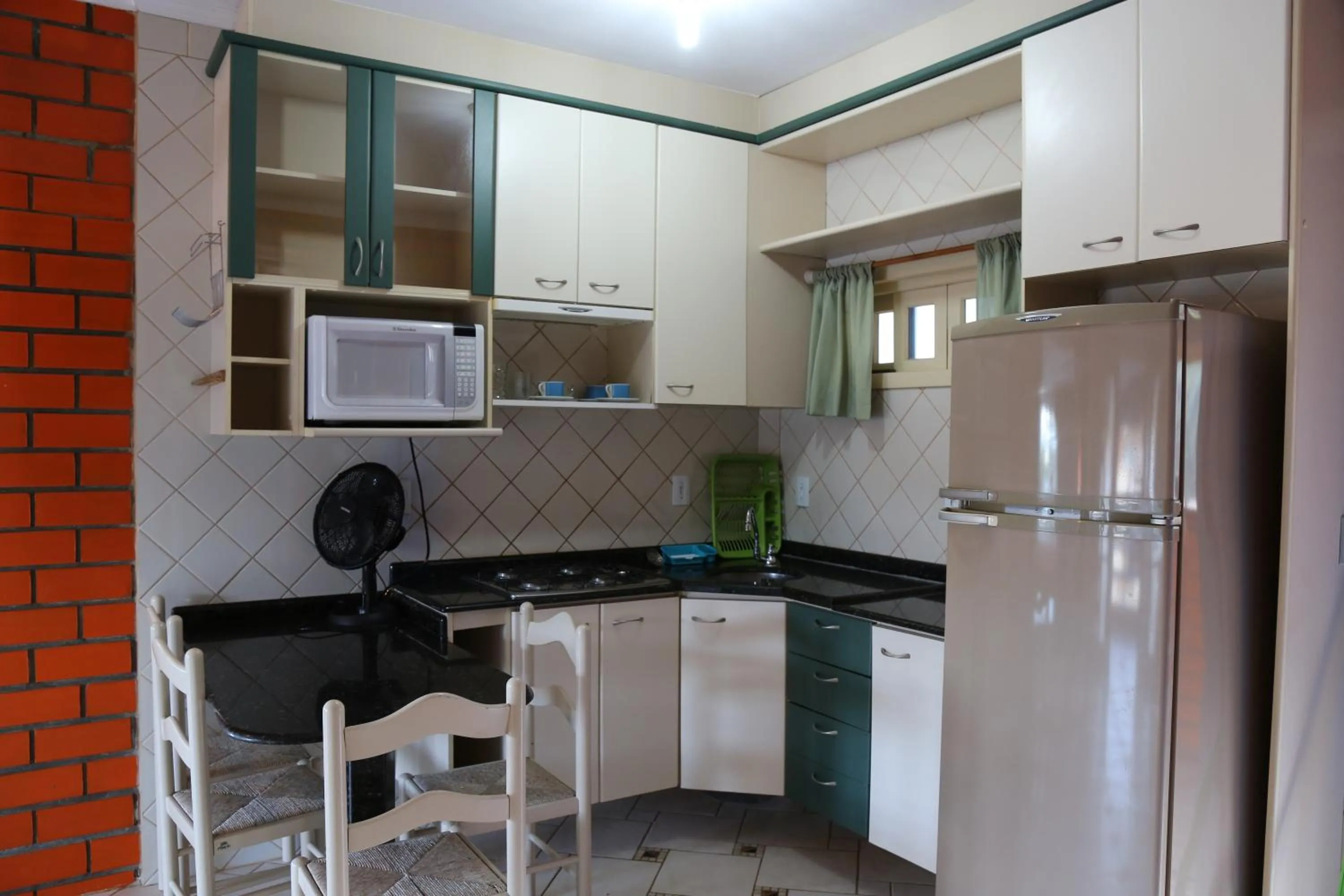 Kitchen or kitchenette in Pousada Oceânica