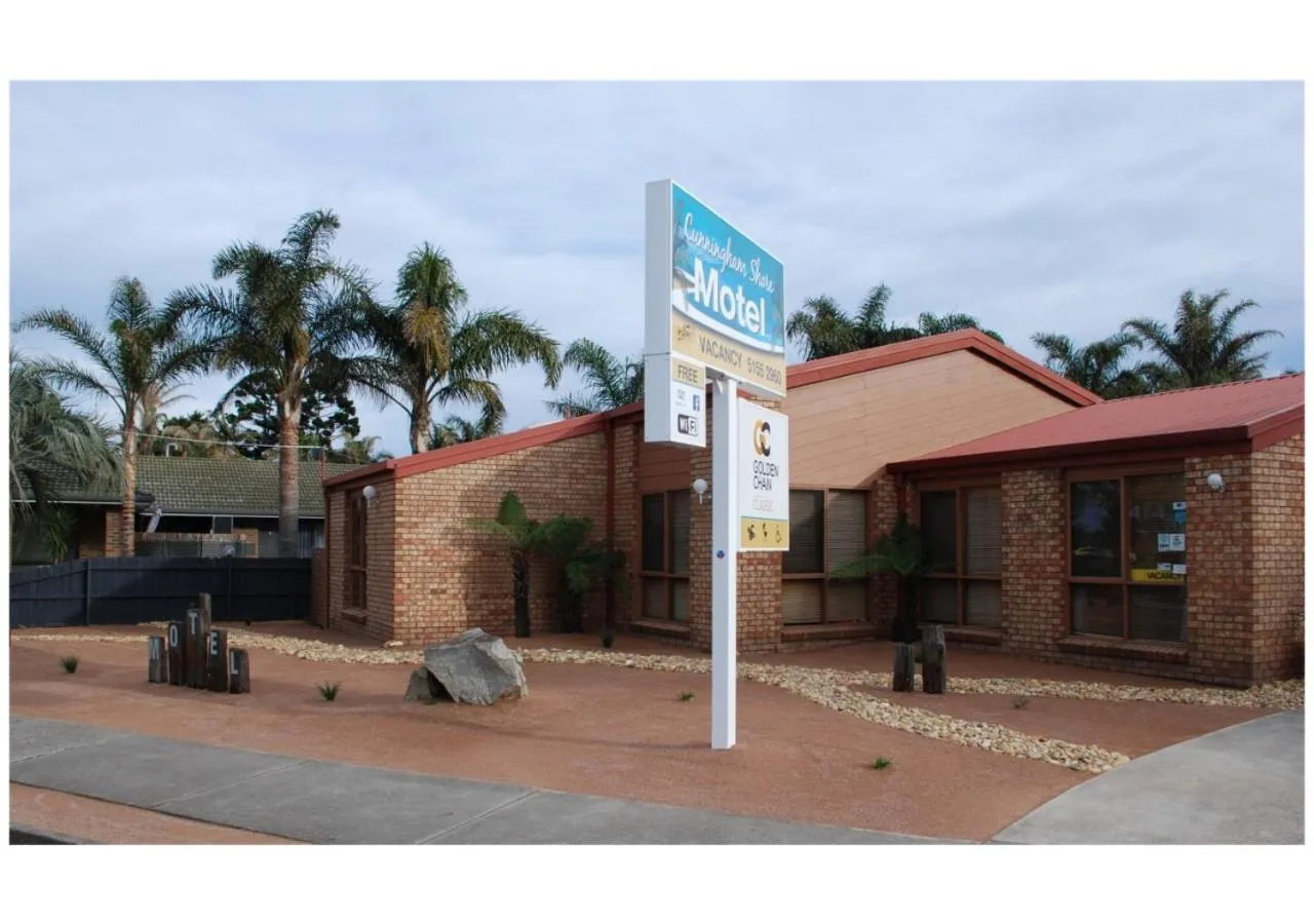 Property building in Cunningham Shore Motel