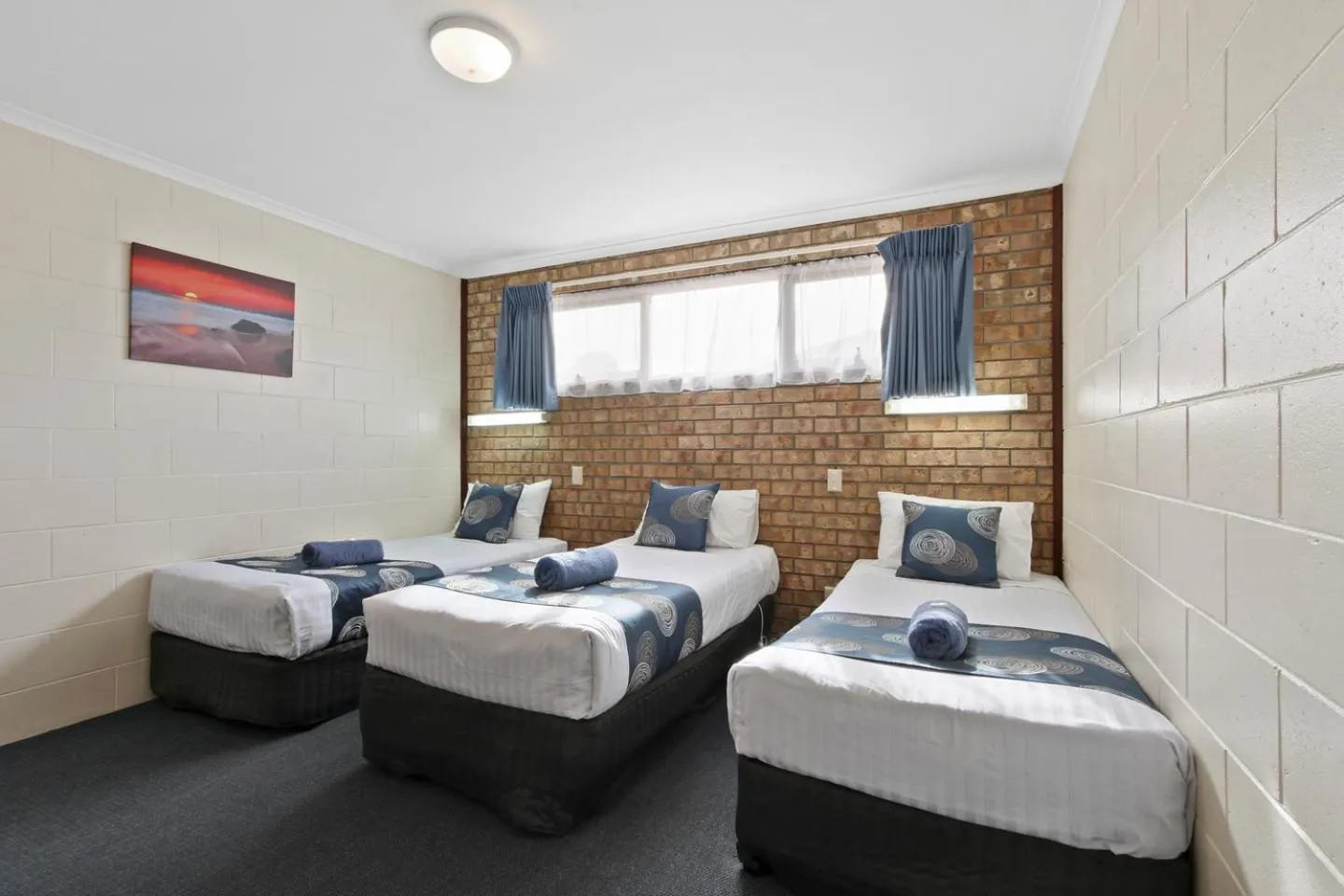 Bed in Cunningham Shore Motel