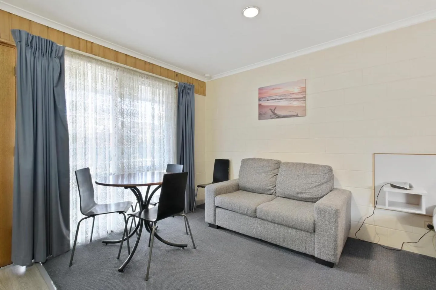 Seating area in Cunningham Shore Motel