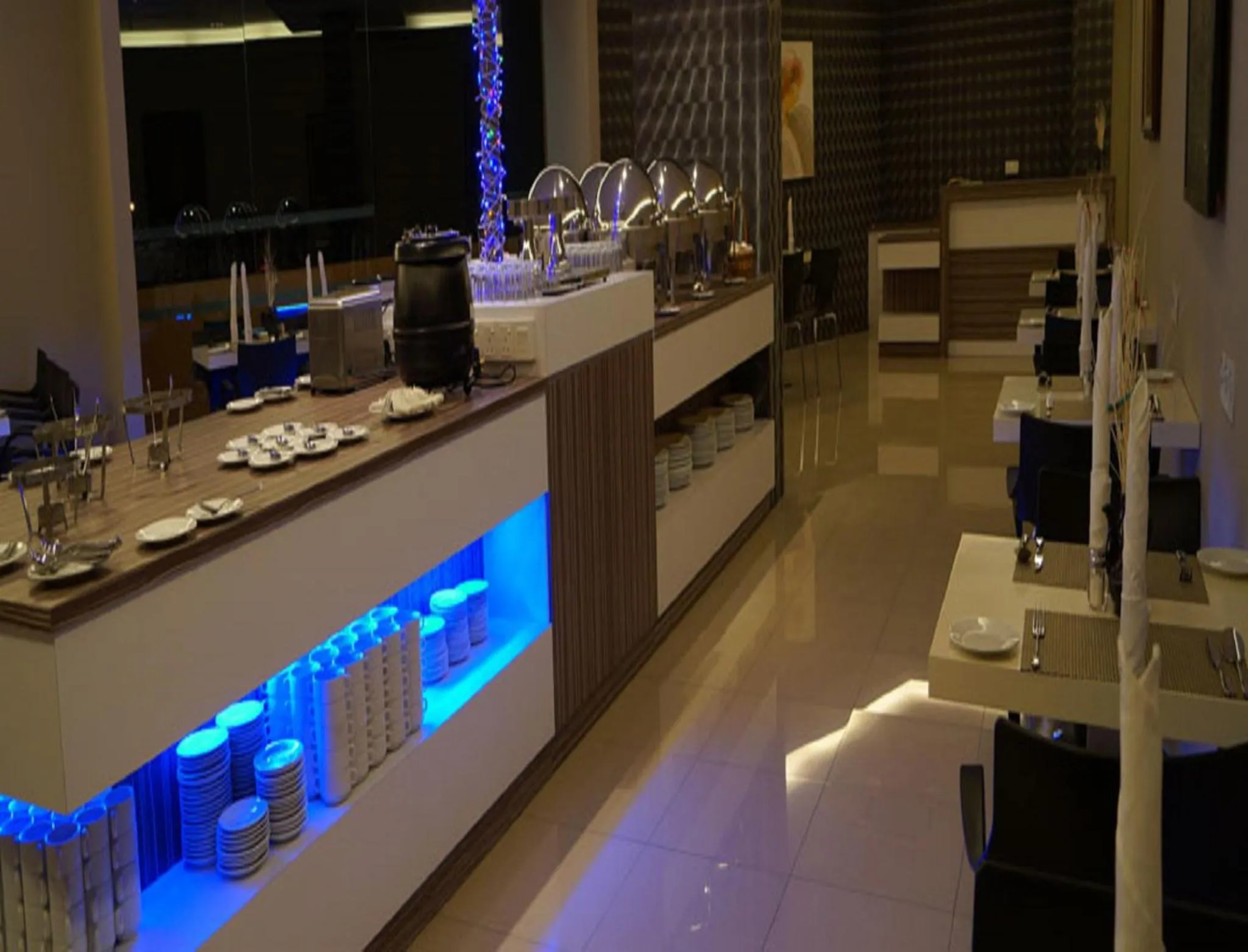 Restaurant/places to eat in MH Sentral Hotel Sg Siput