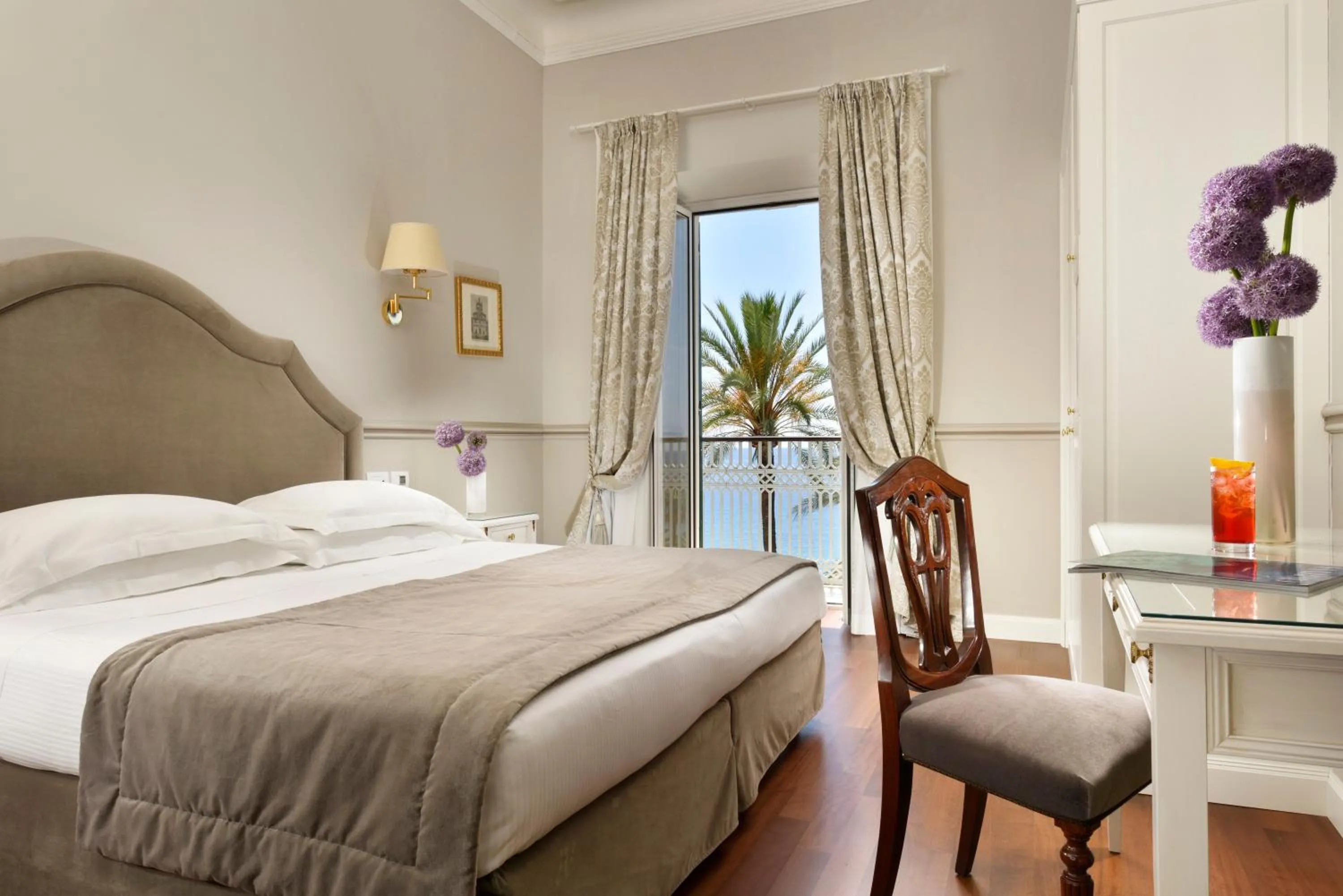 Bed in Royal Hotel Sanremo