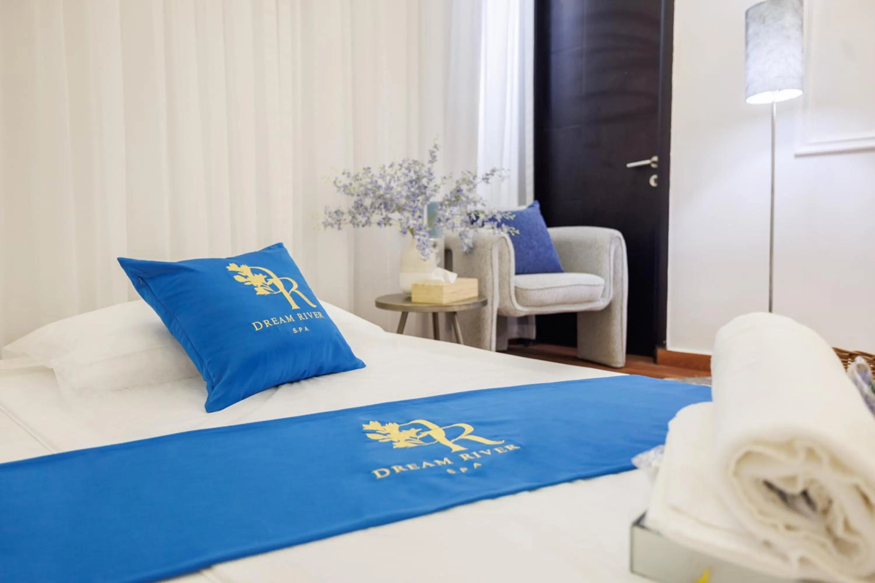Massage, Bed in The Royal Riviera Hotel Doha