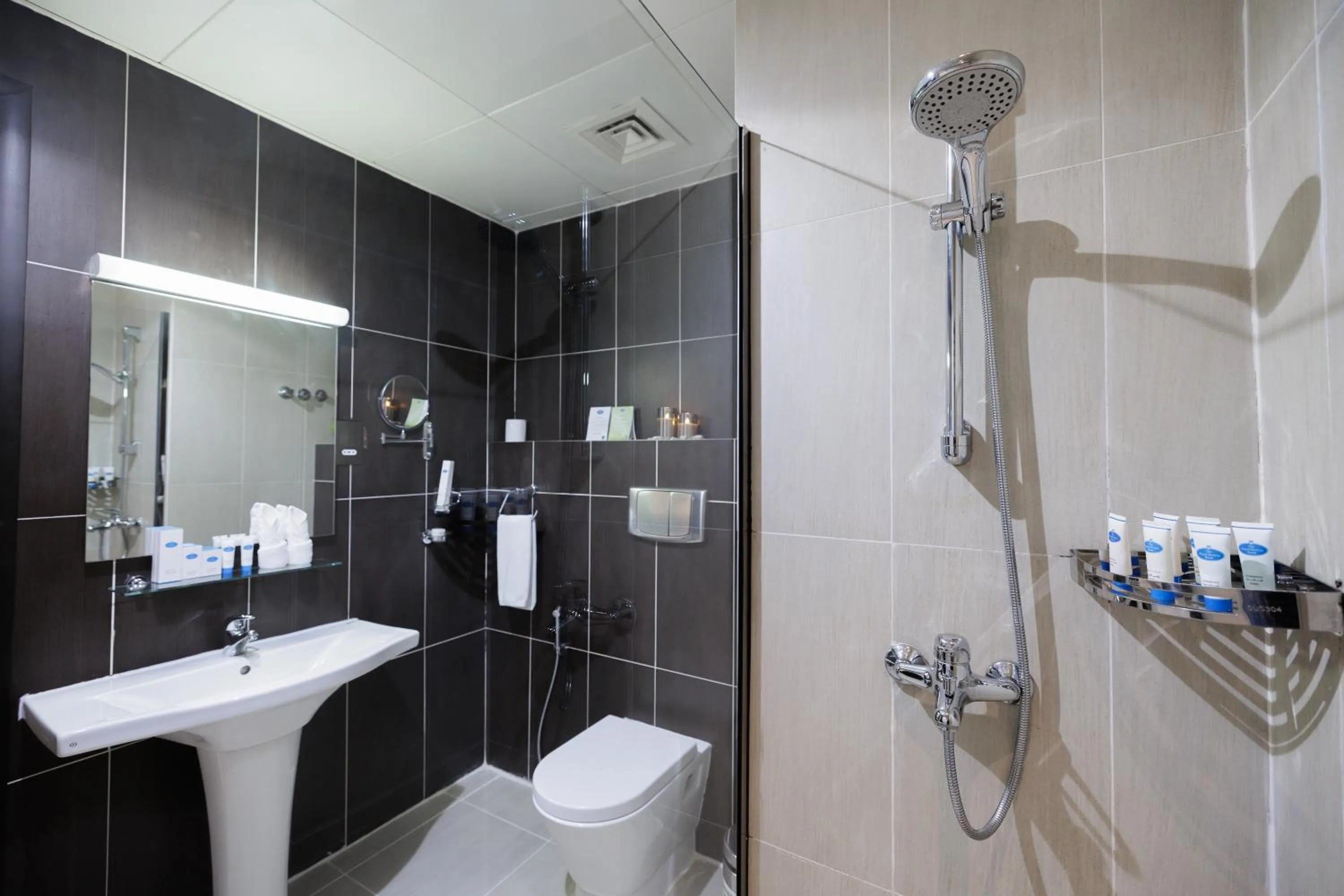 Shower in The Royal Riviera Hotel Doha