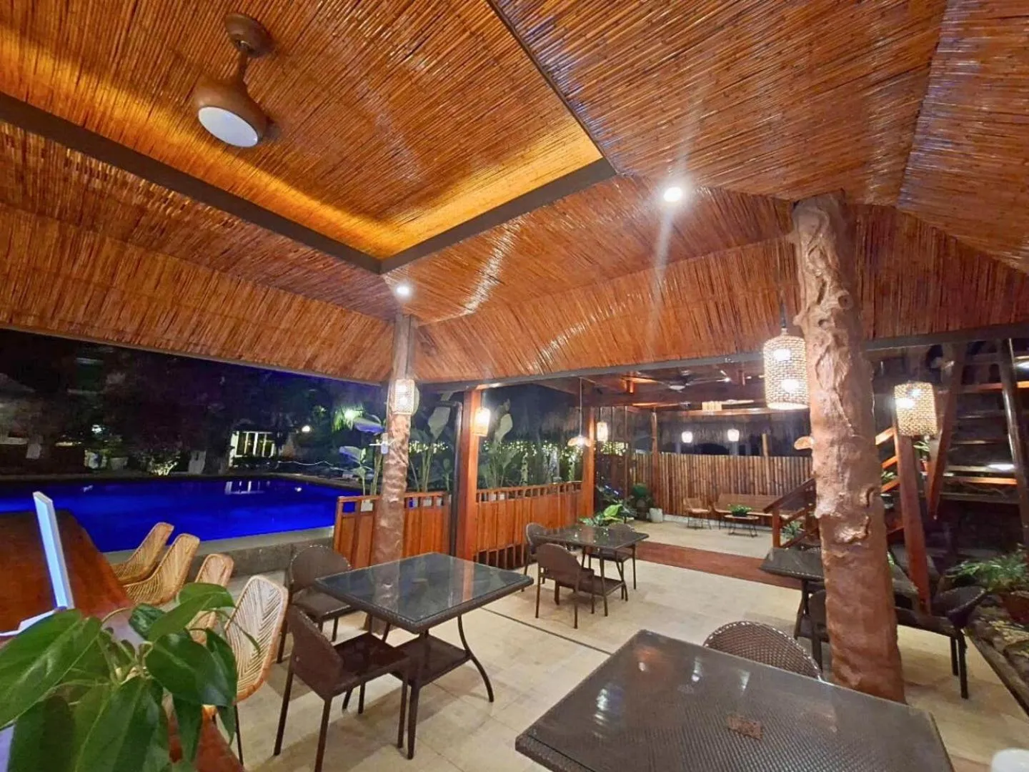 Restaurant/places to eat in Palms Cove Resort