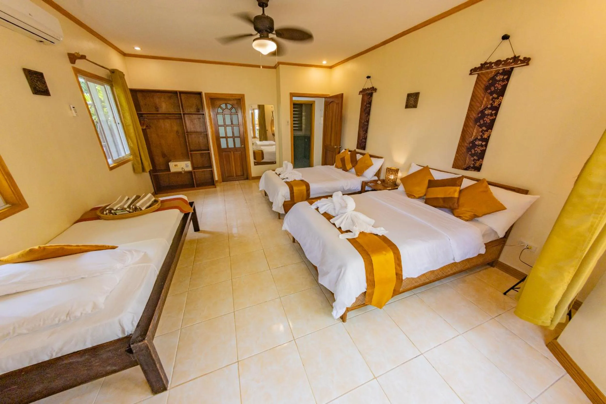 Bedroom, Bed in Palms Cove Resort