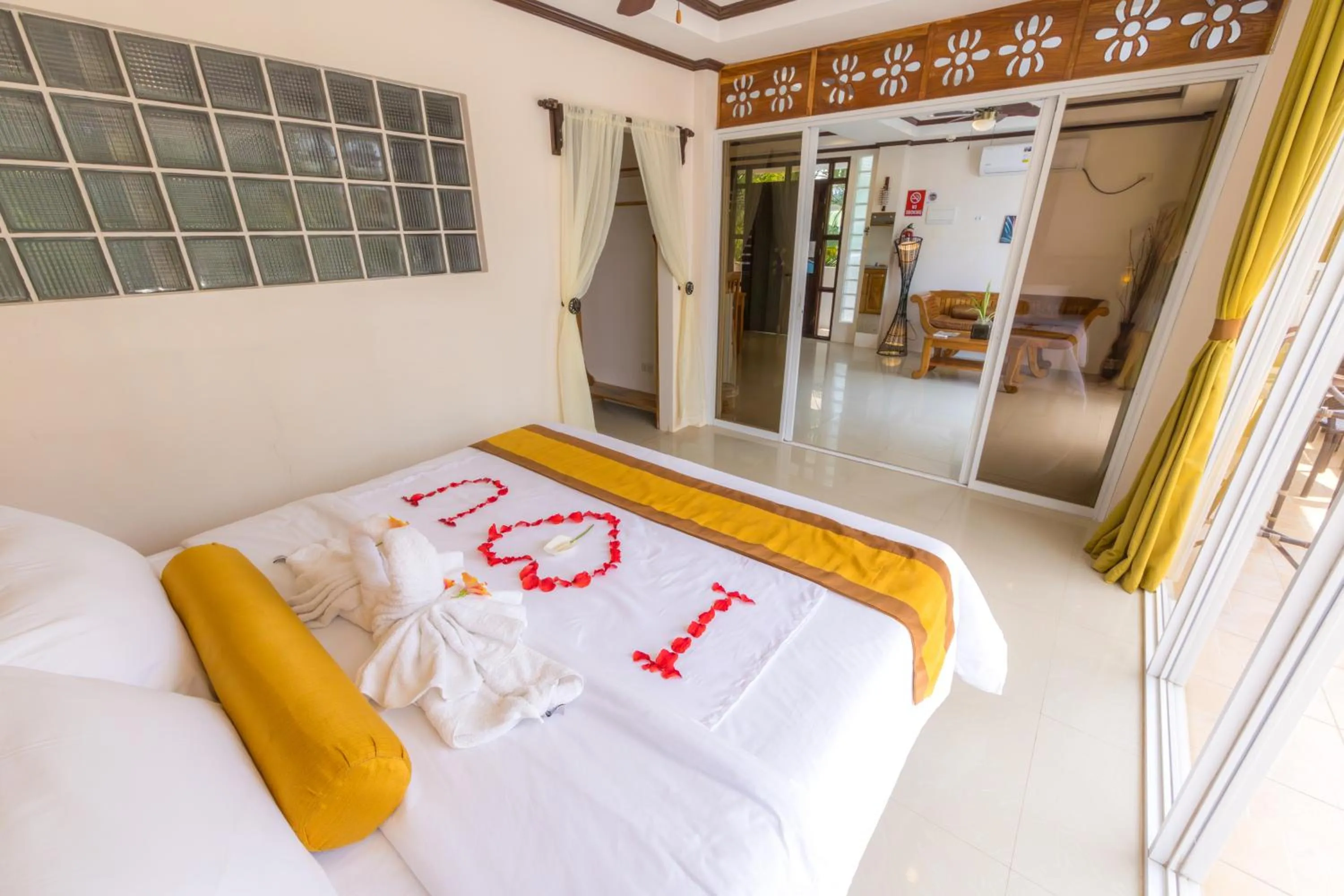 Bed in Palms Cove Resort