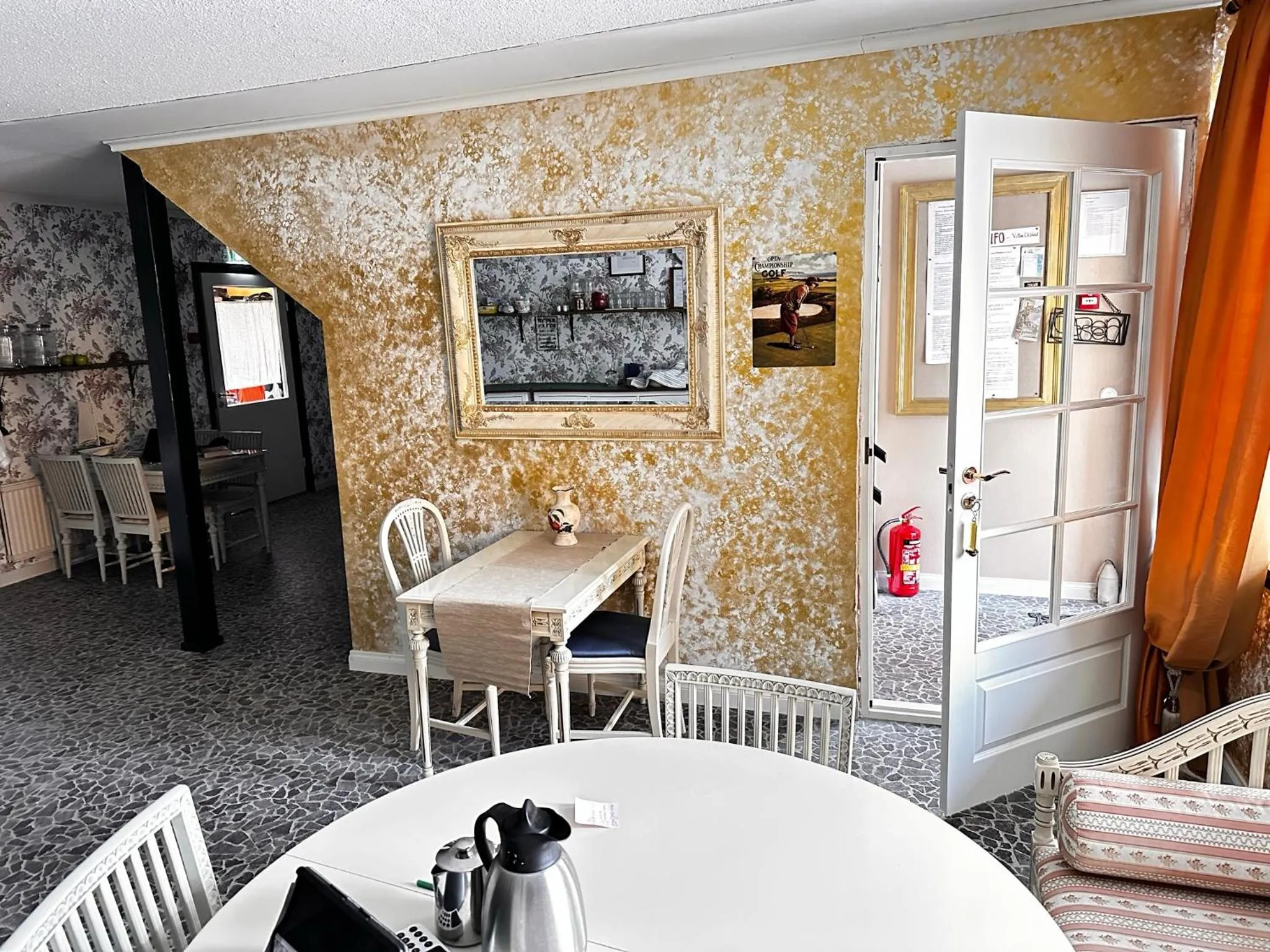 Breakfast in Villa Ekbladh