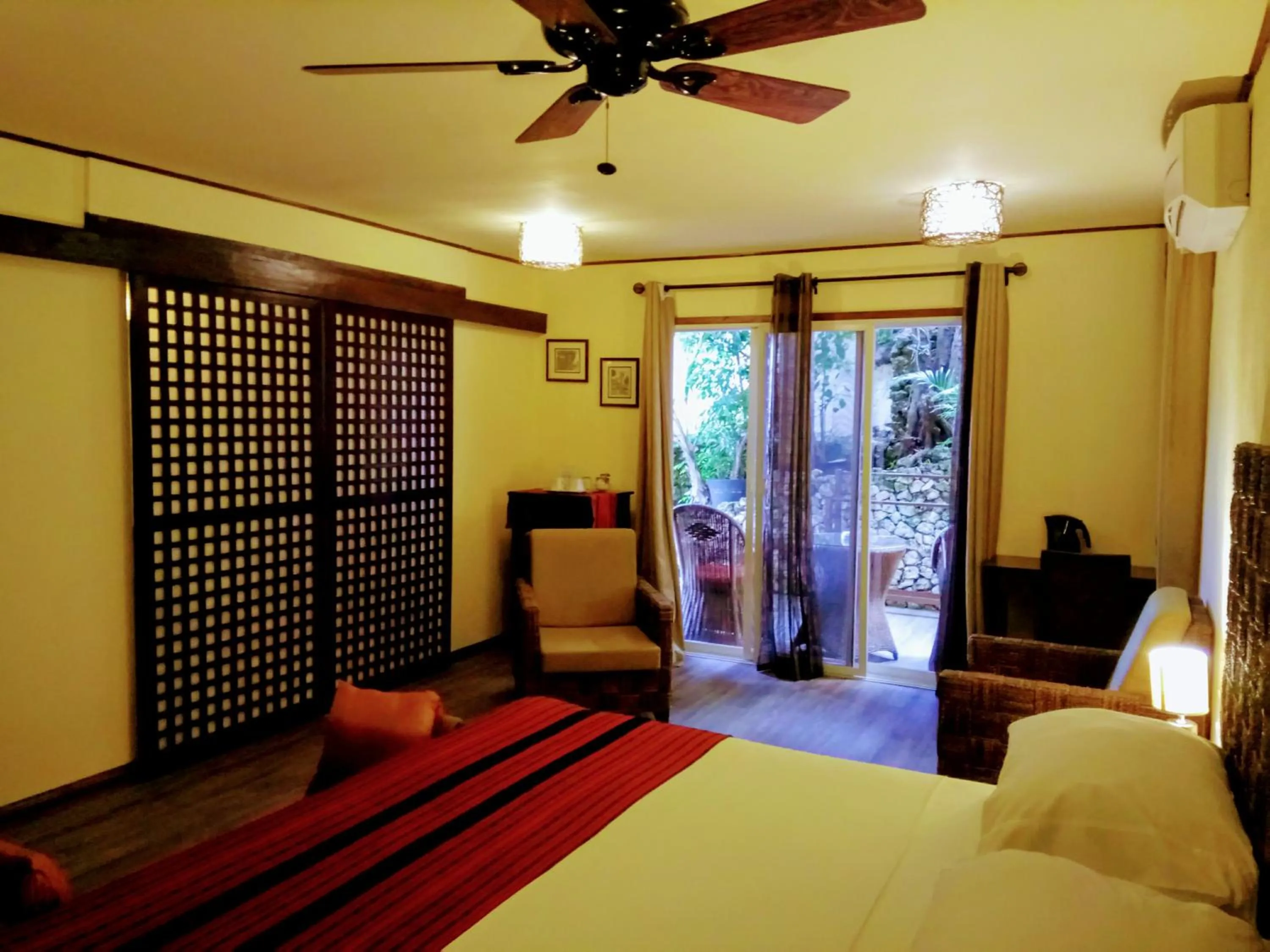 Garden, Bed in Angelina Beach Resort & Italian Restaurant Malapascua