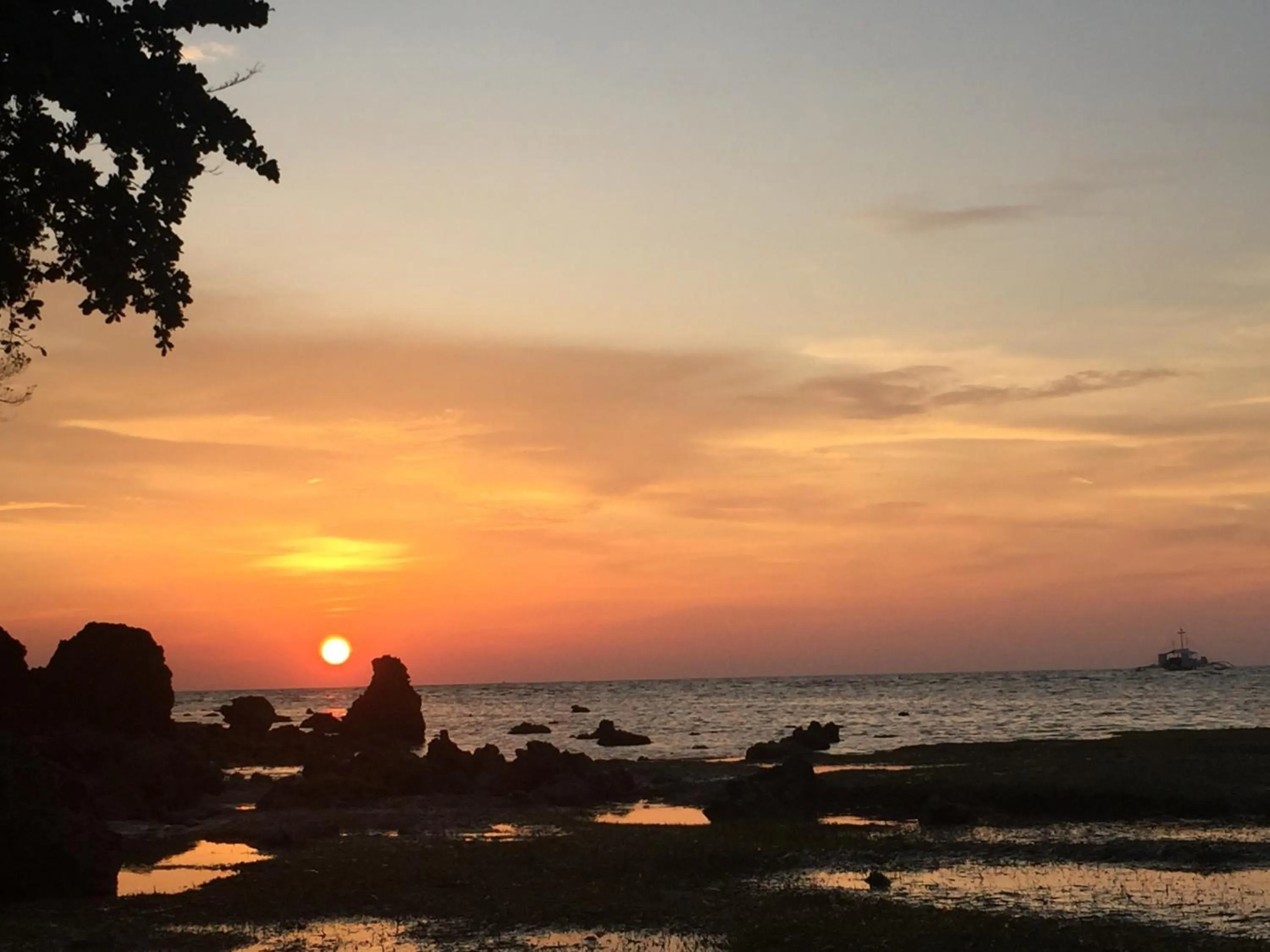 Sunset in Angelina Beach Resort & Italian Restaurant Malapascua