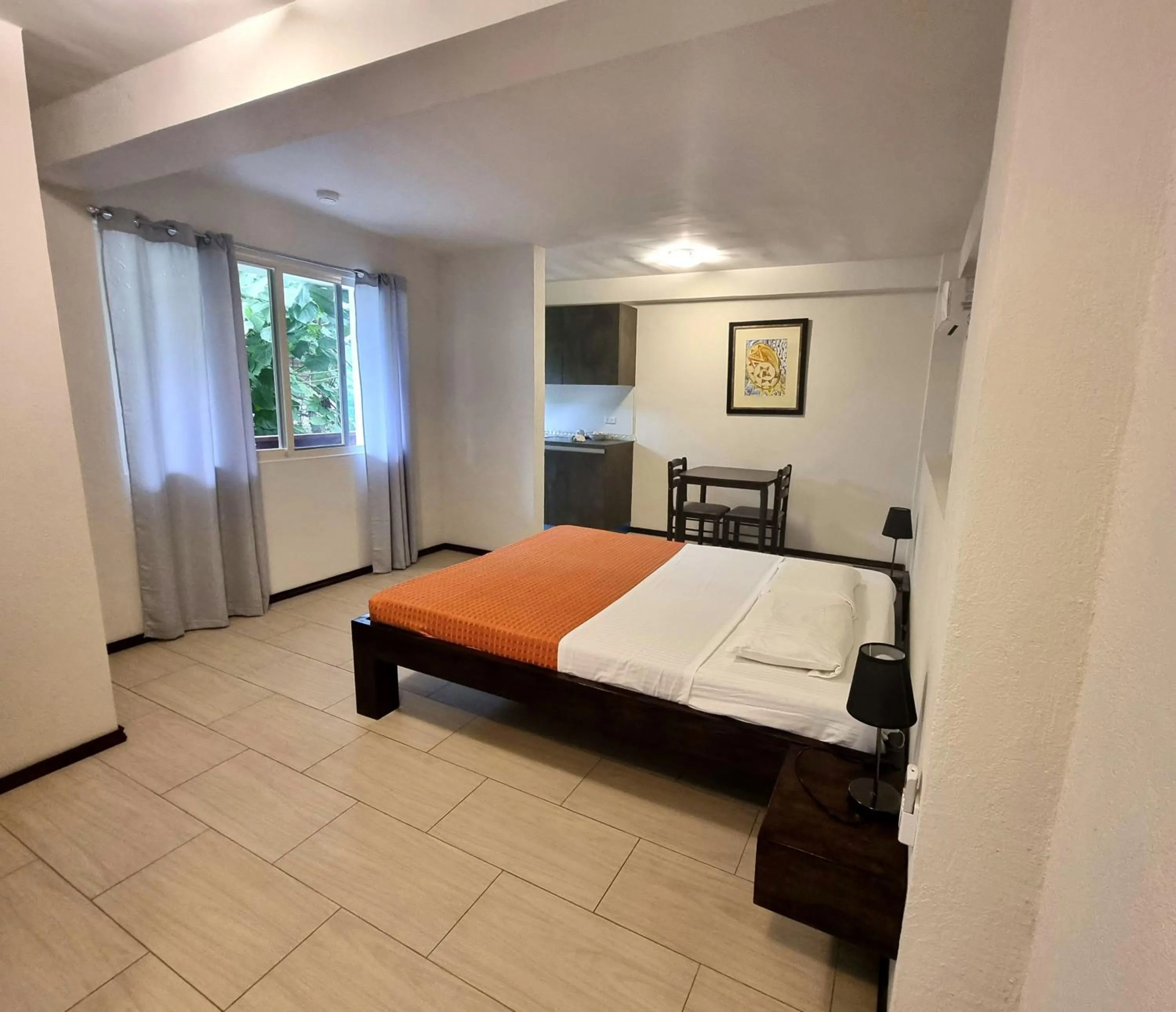 Bed in Angelina Beach Resort & Italian Restaurant Malapascua