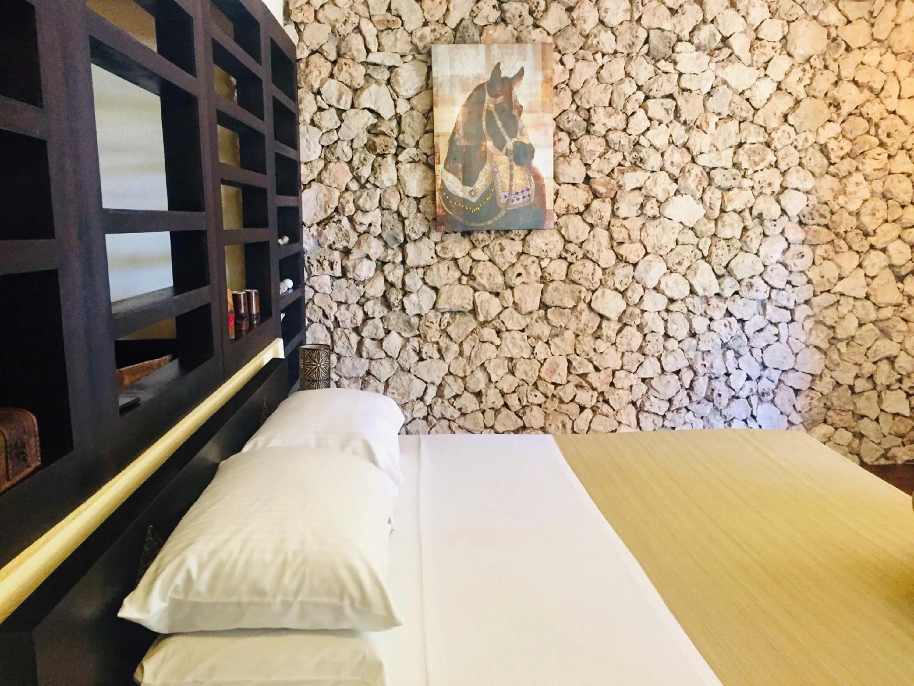 Bed in Angelina Beach Resort & Italian Restaurant Malapascua