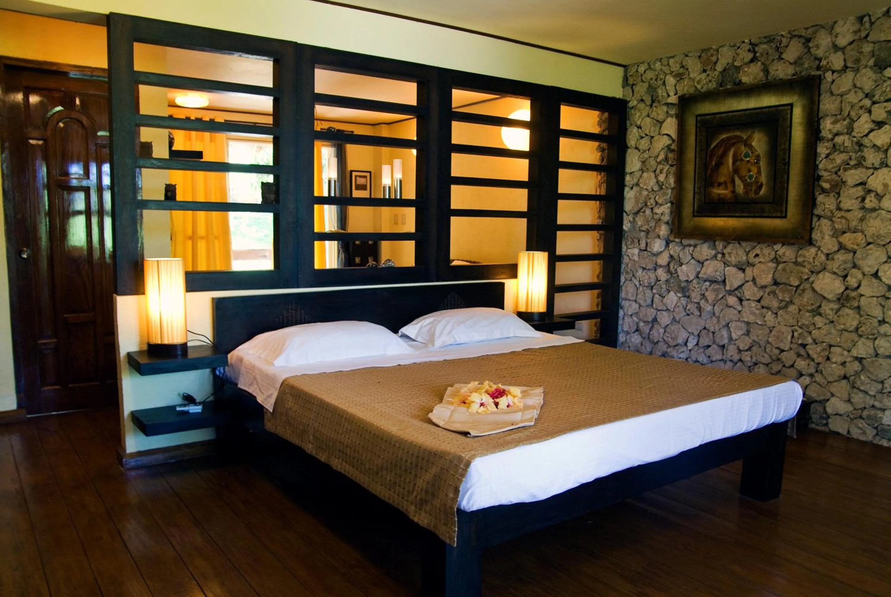 Bed in Angelina Beach Resort & Italian Restaurant Malapascua