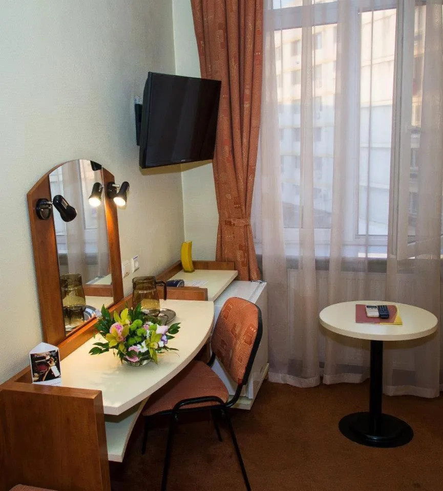 Standard Double Room - single occupancy in Hotel Astoria City Center
