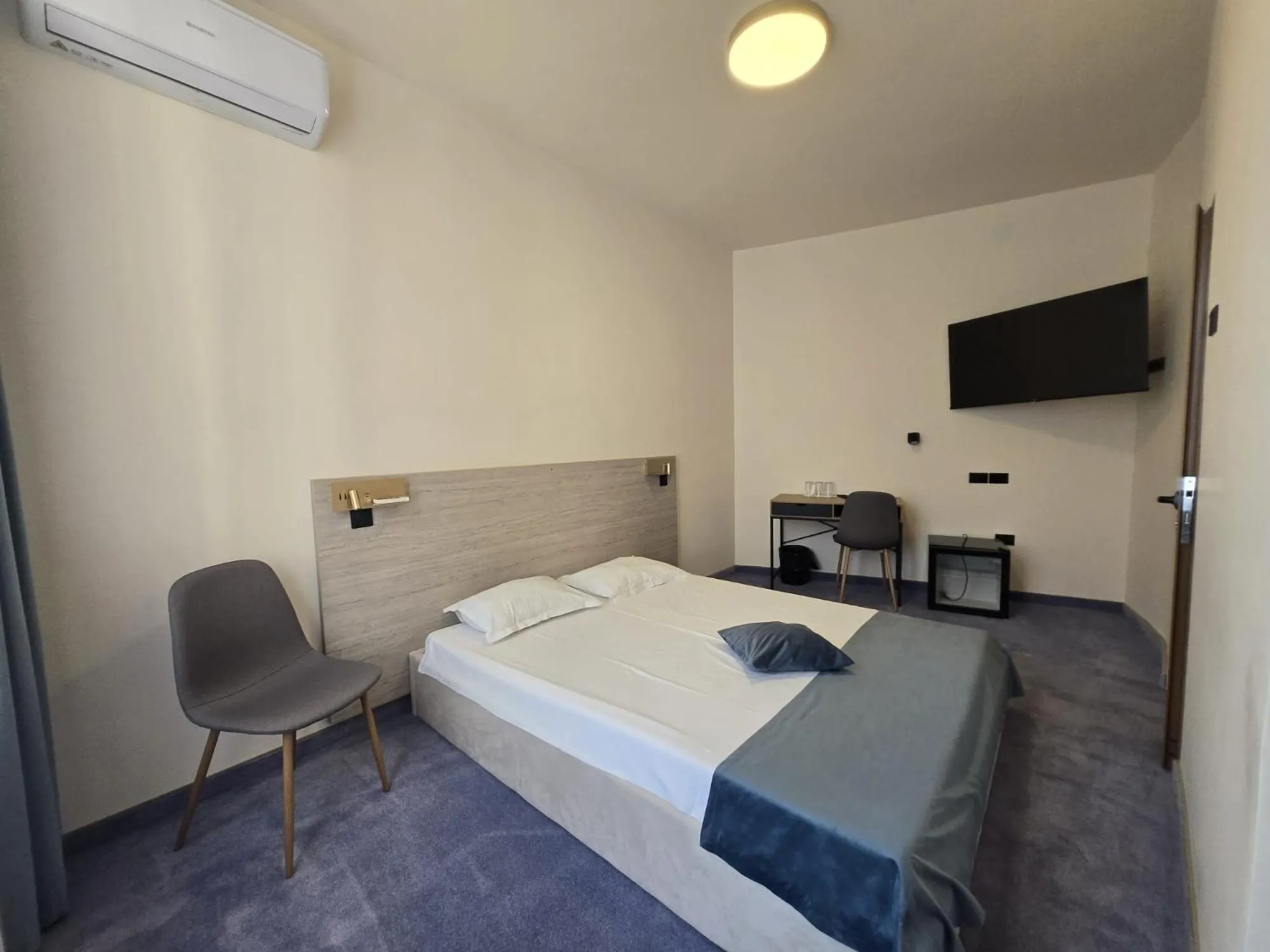 Photo of the whole room in Hotel Astoria City Center