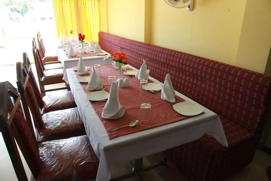 Restaurant/places to eat in Saiesh International Hotel