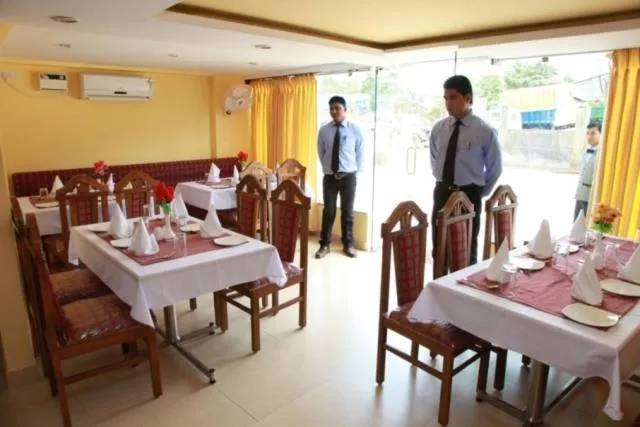 Restaurant/places to eat in Saiesh International Hotel