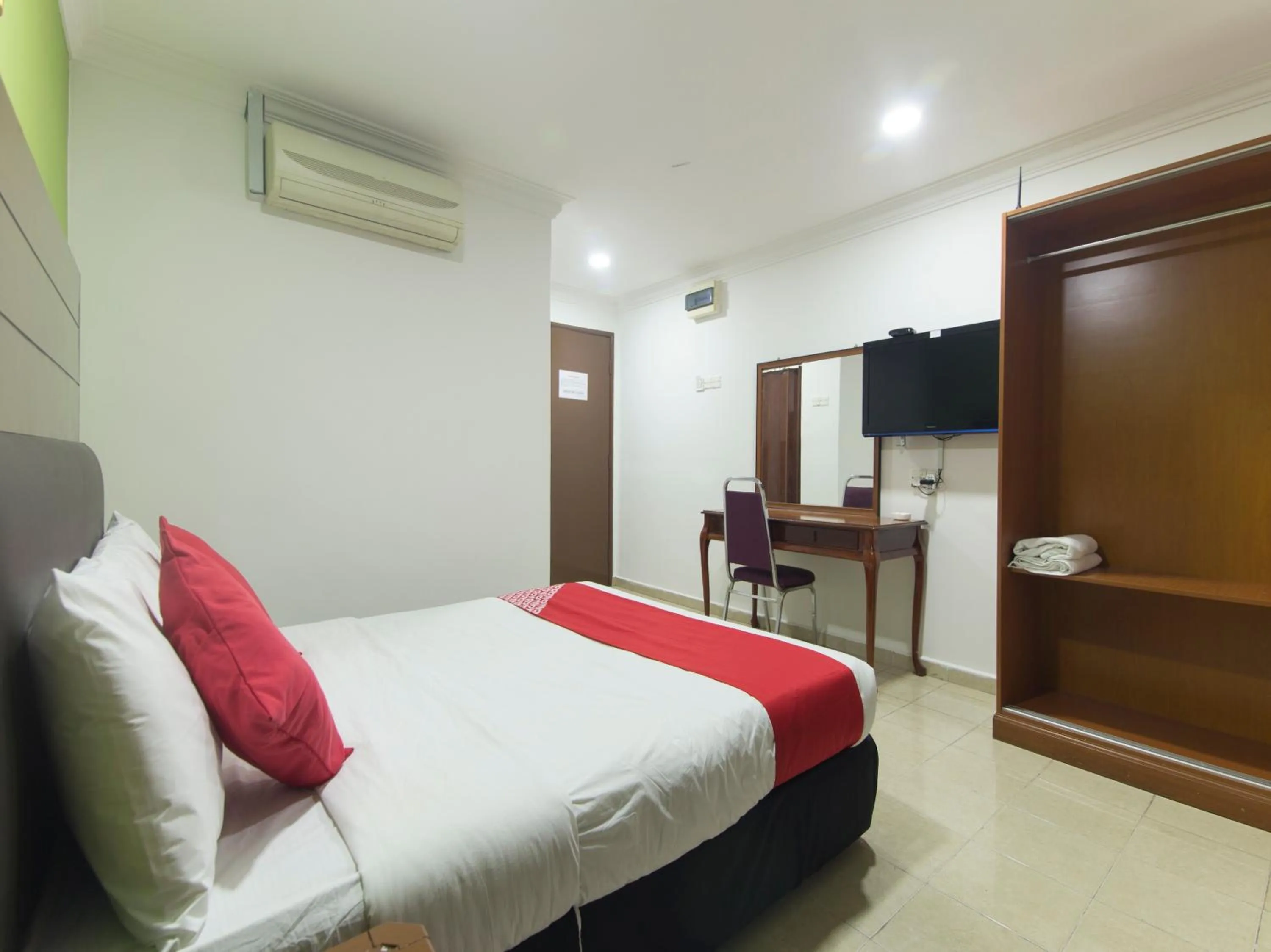 Bedroom in OYO 805 Hotel Run Star