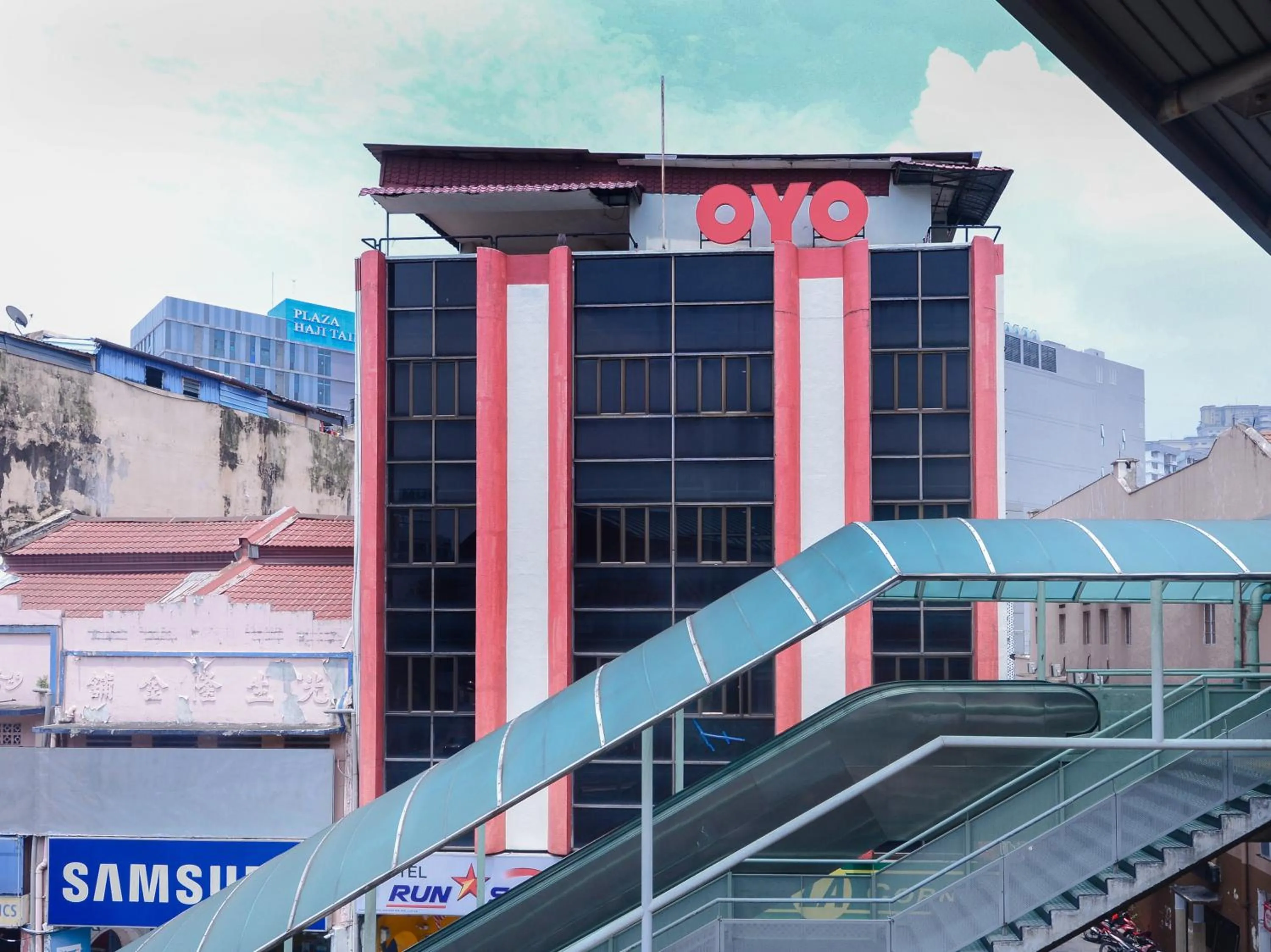 Facade/entrance, Property Building in OYO 805 Hotel Run Star