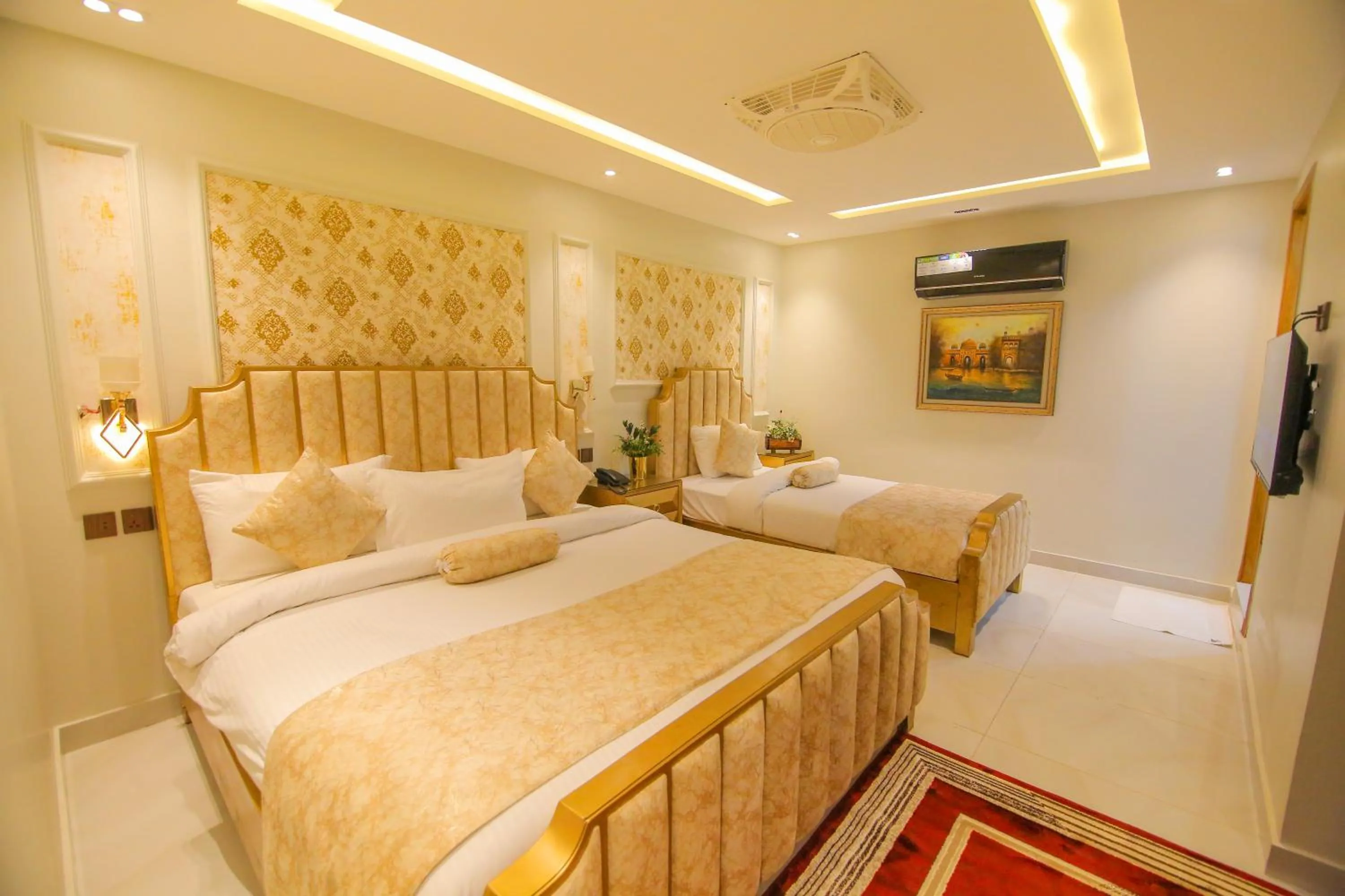 Photo of the whole room, Bed in Premier Inn Gulberg Lahore