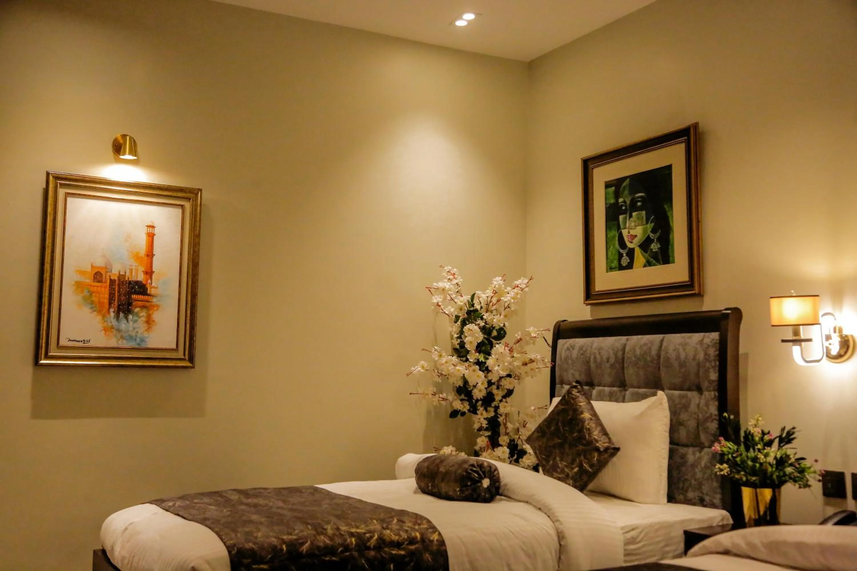 Photo of the whole room, Bed in Premier Inn Gulberg Lahore