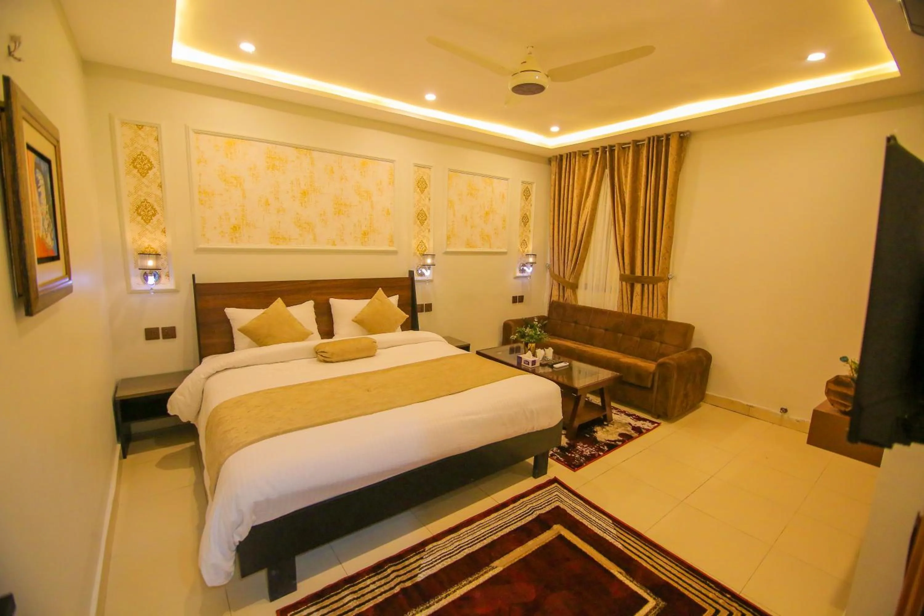 Photo of the whole room, Bed in Premier Inn Gulberg Lahore