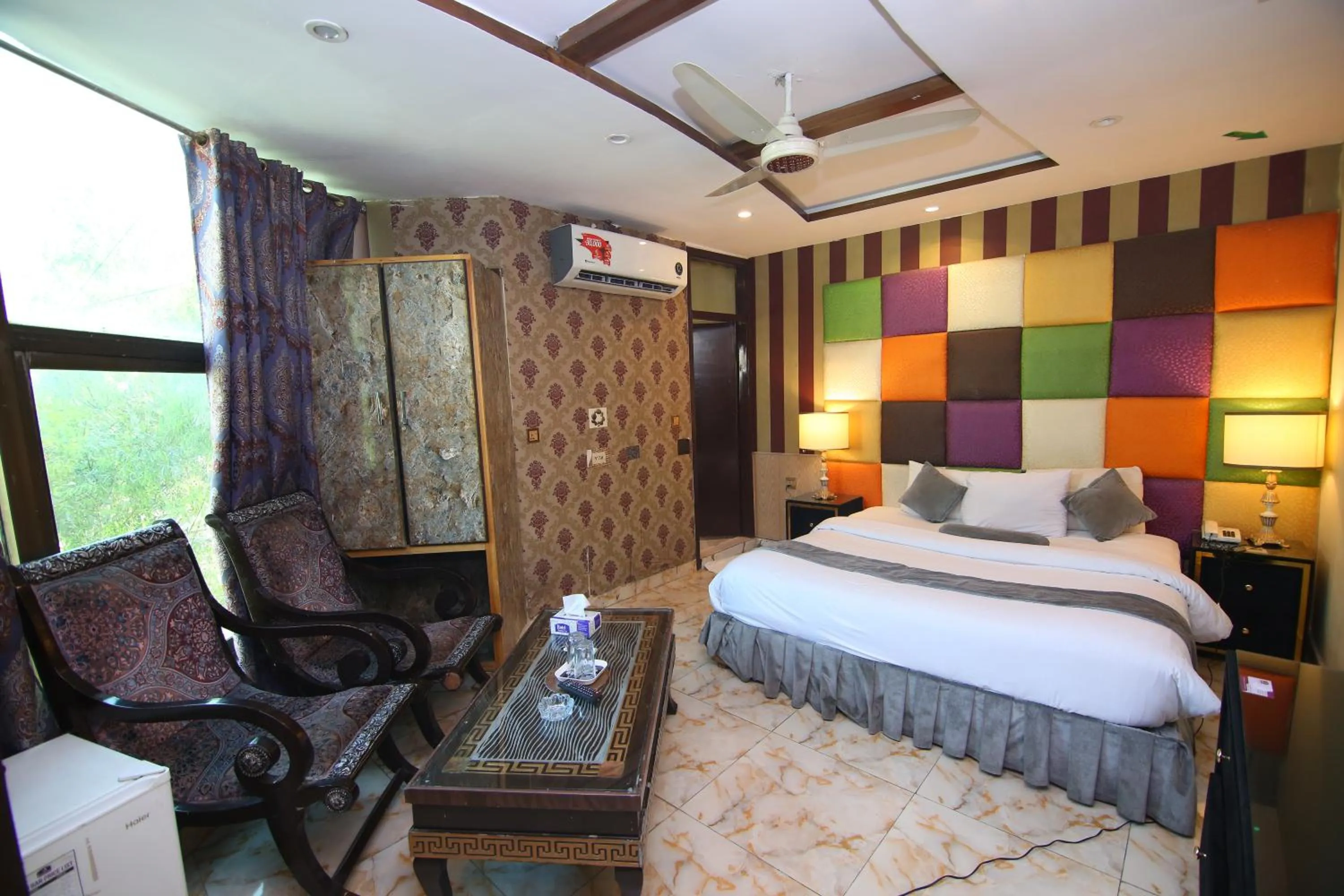 Photo of the whole room, Bed in Premier Inn Gulberg Lahore