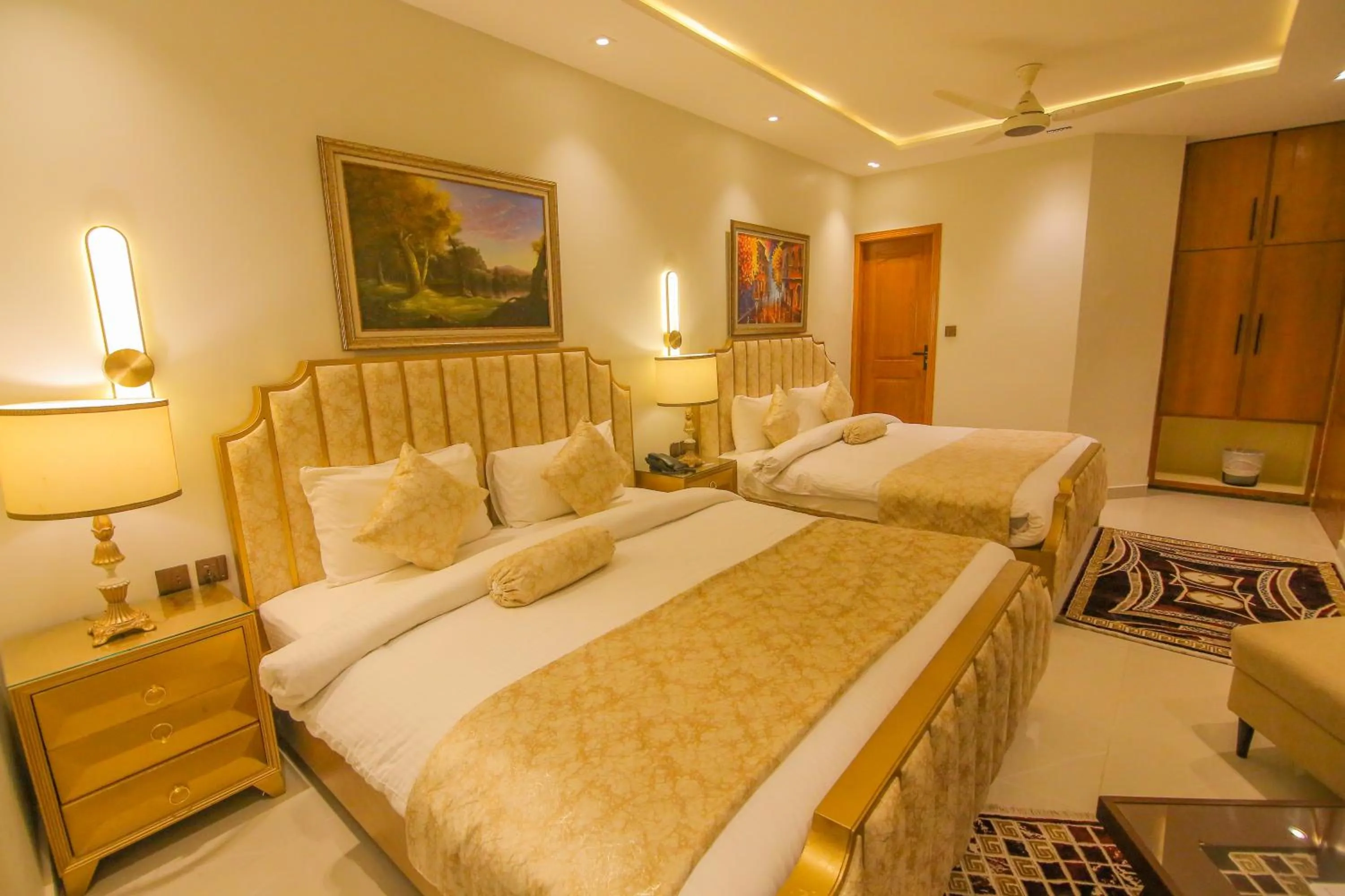 Property building, Bed in Premier Inn Gulberg Lahore