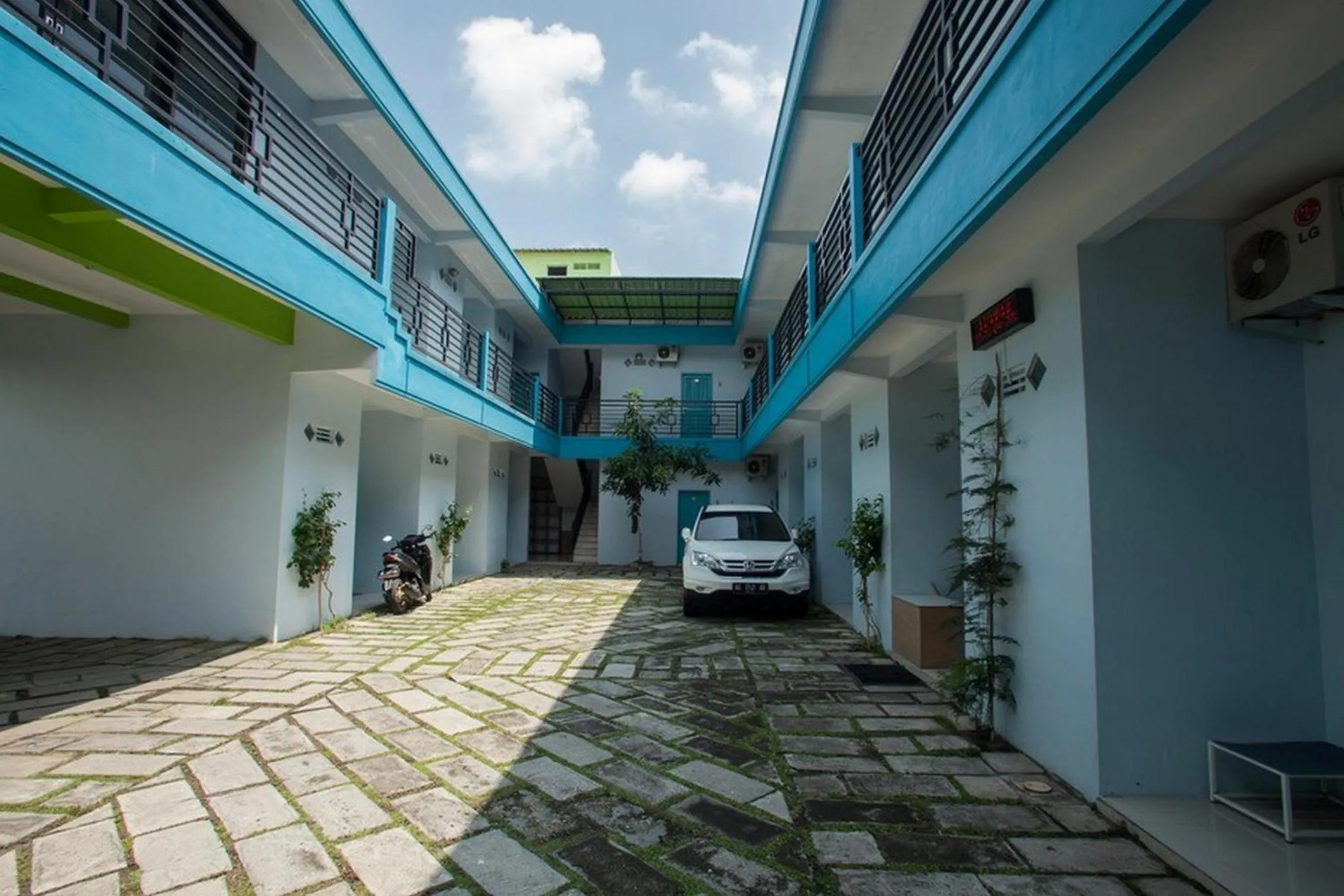 Property building in RedDoorz Syariah at Kartohardjo Madiun