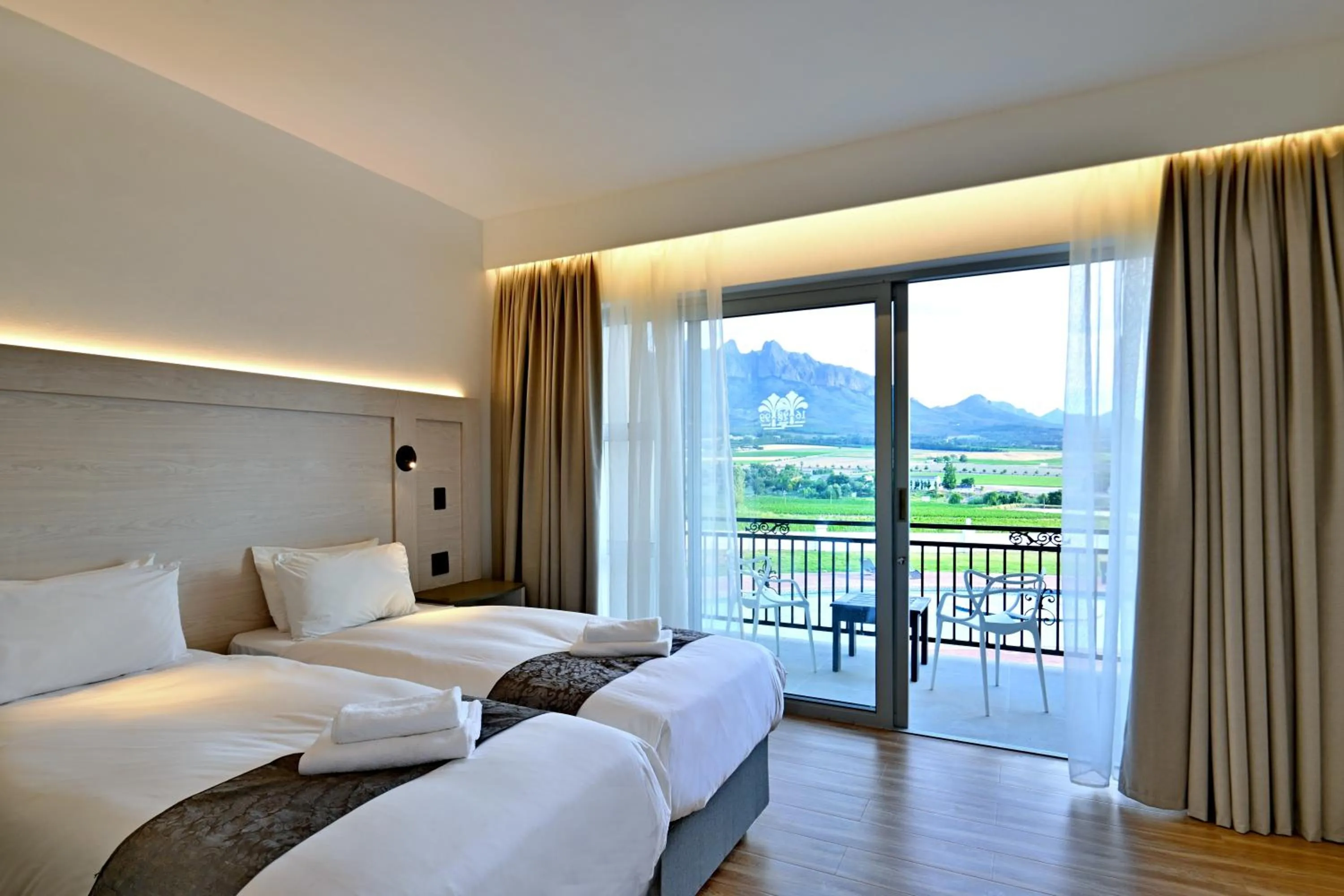 Balcony/Terrace, Bed in Val Du Charron Wine & Leisure Estate