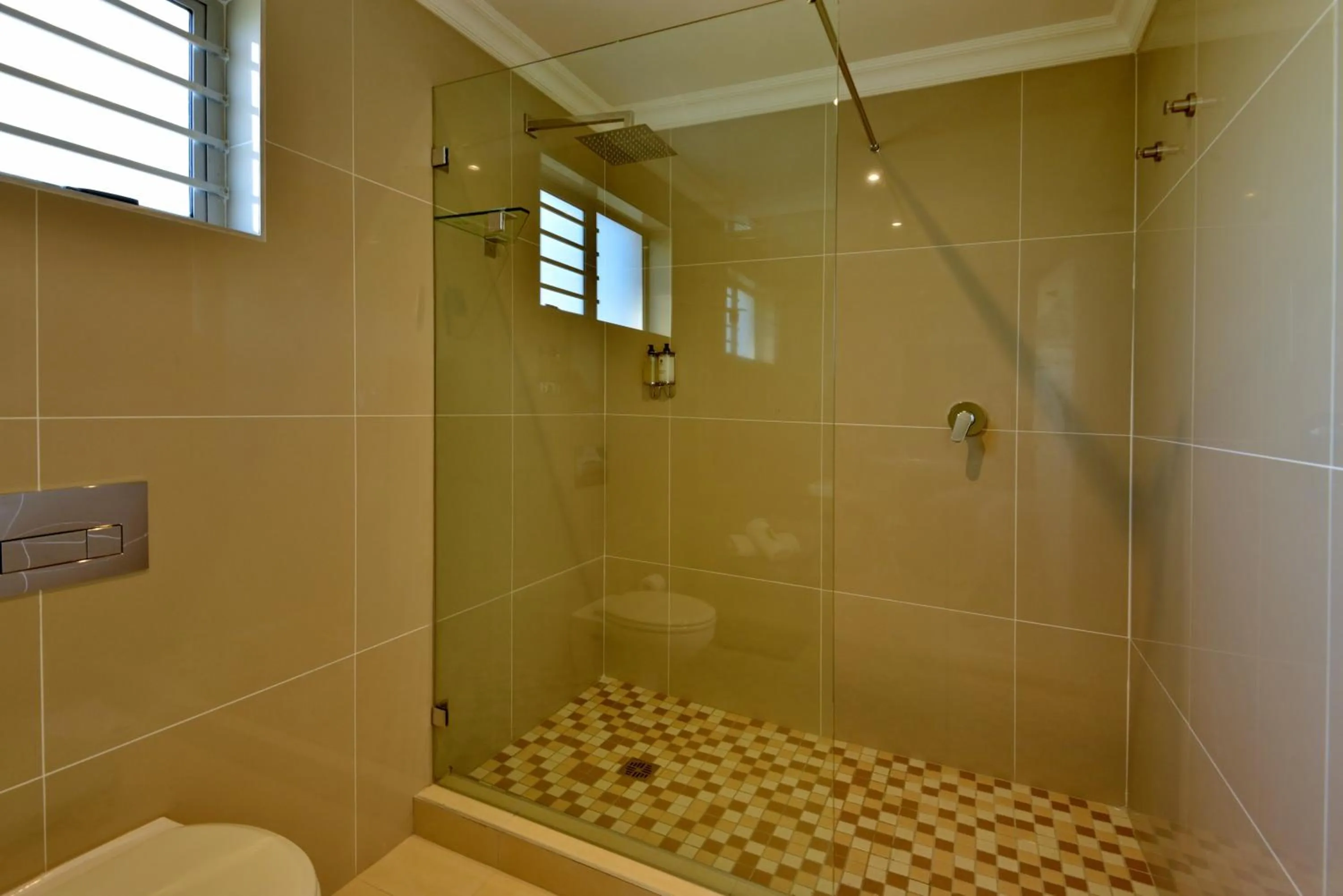 Shower in Val Du Charron Wine & Leisure Estate