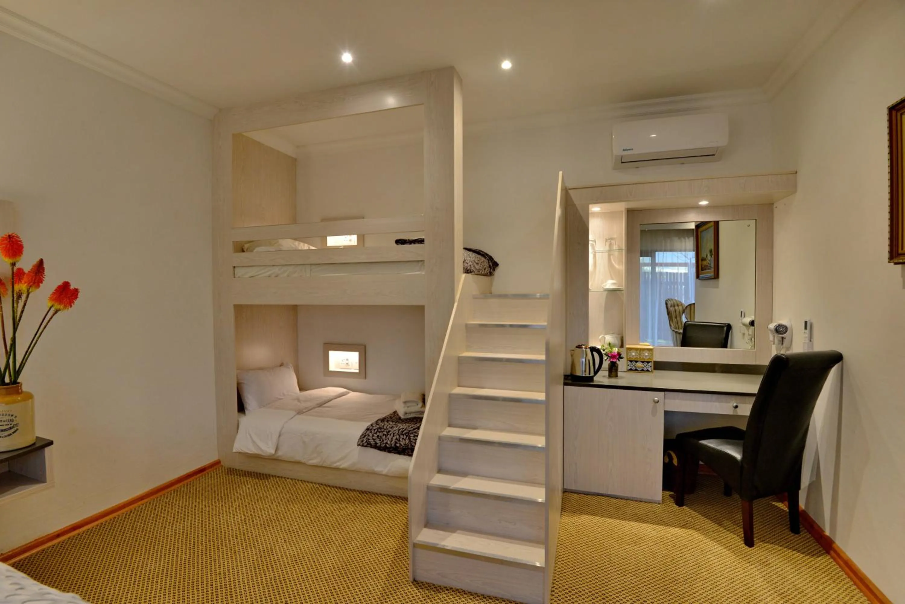 Bed in Val Du Charron Wine & Leisure Estate