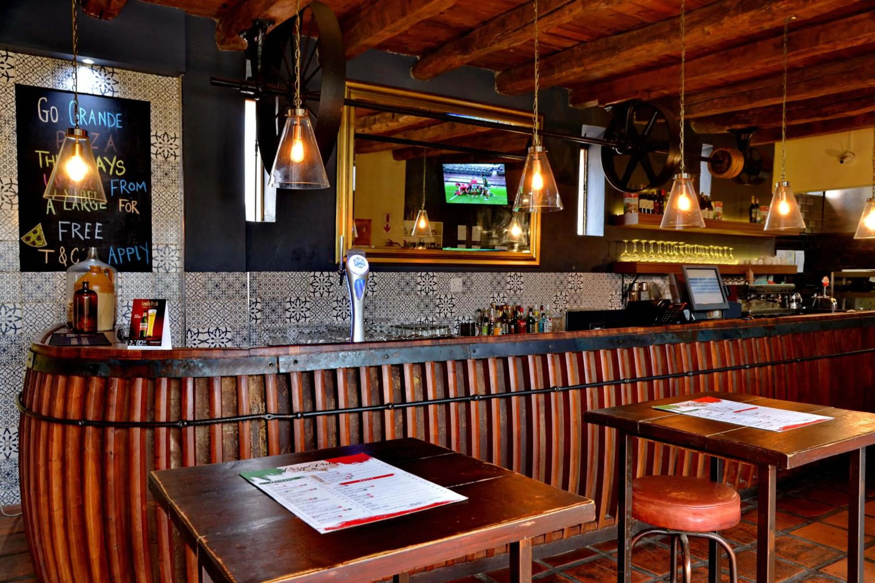 Restaurant/places to eat in Val Du Charron Wine & Leisure Estate