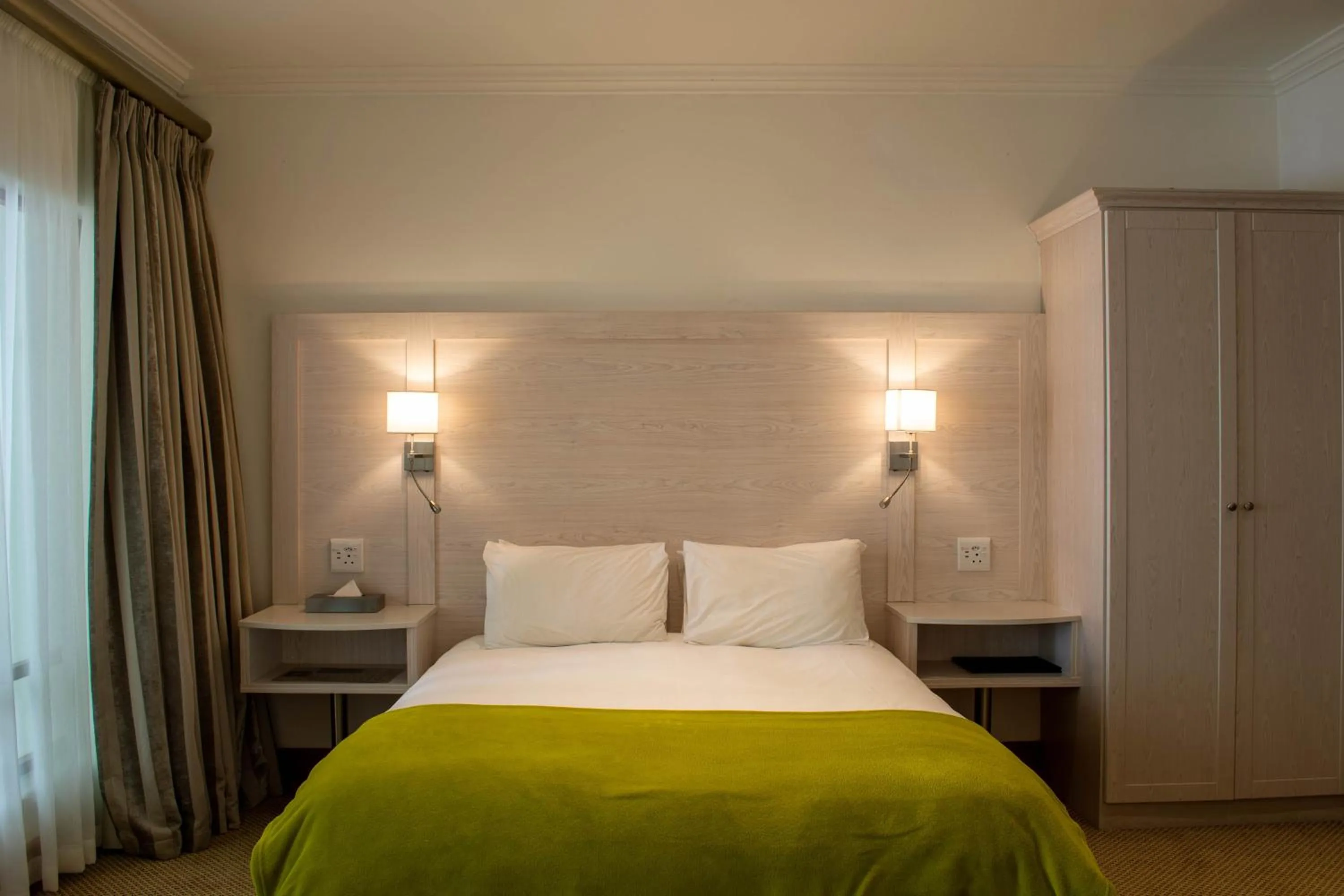 Bed in Val Du Charron Wine & Leisure Estate