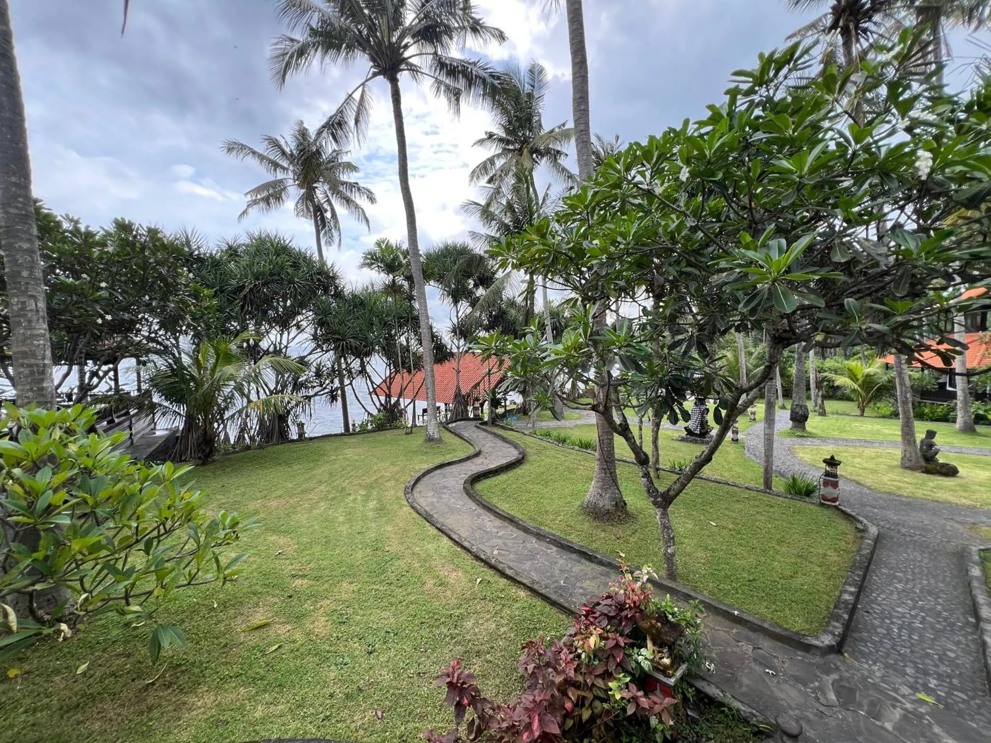 Garden view in The Palms - Seraya Shores Retreat Bali