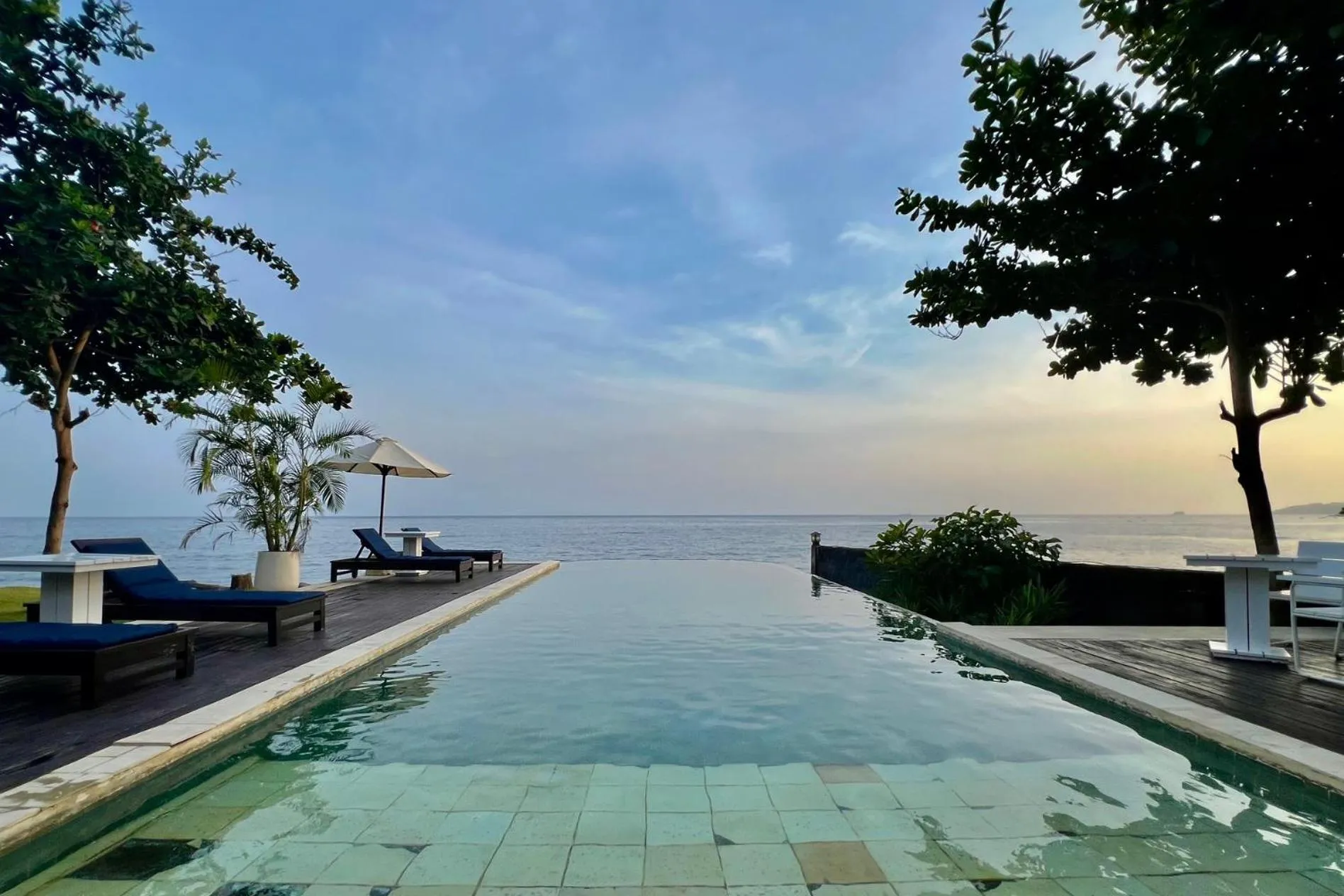 Sea view in The Palms - Seraya Shores Retreat Bali