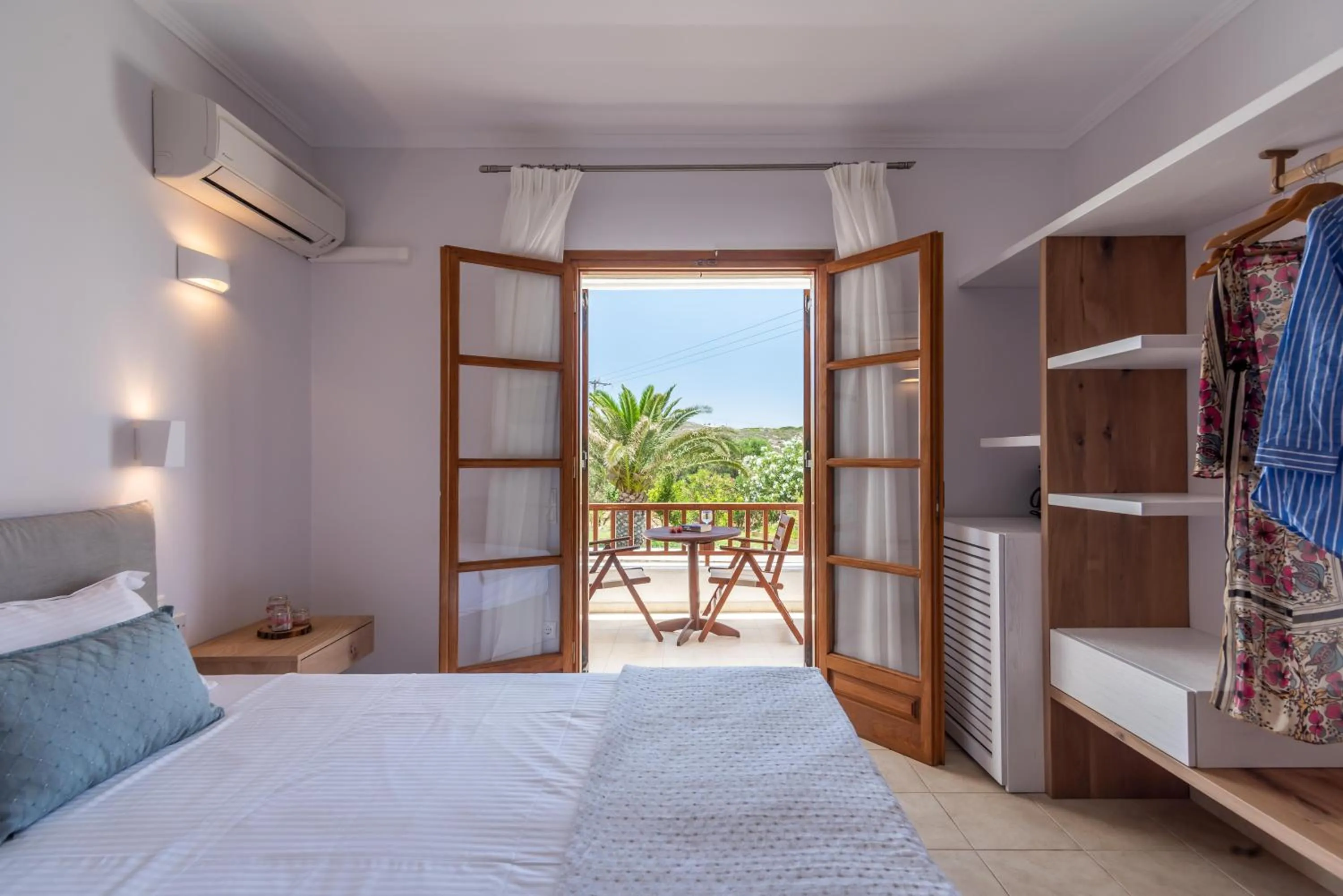 Coffee/tea facilities, Bed in Konstantinos