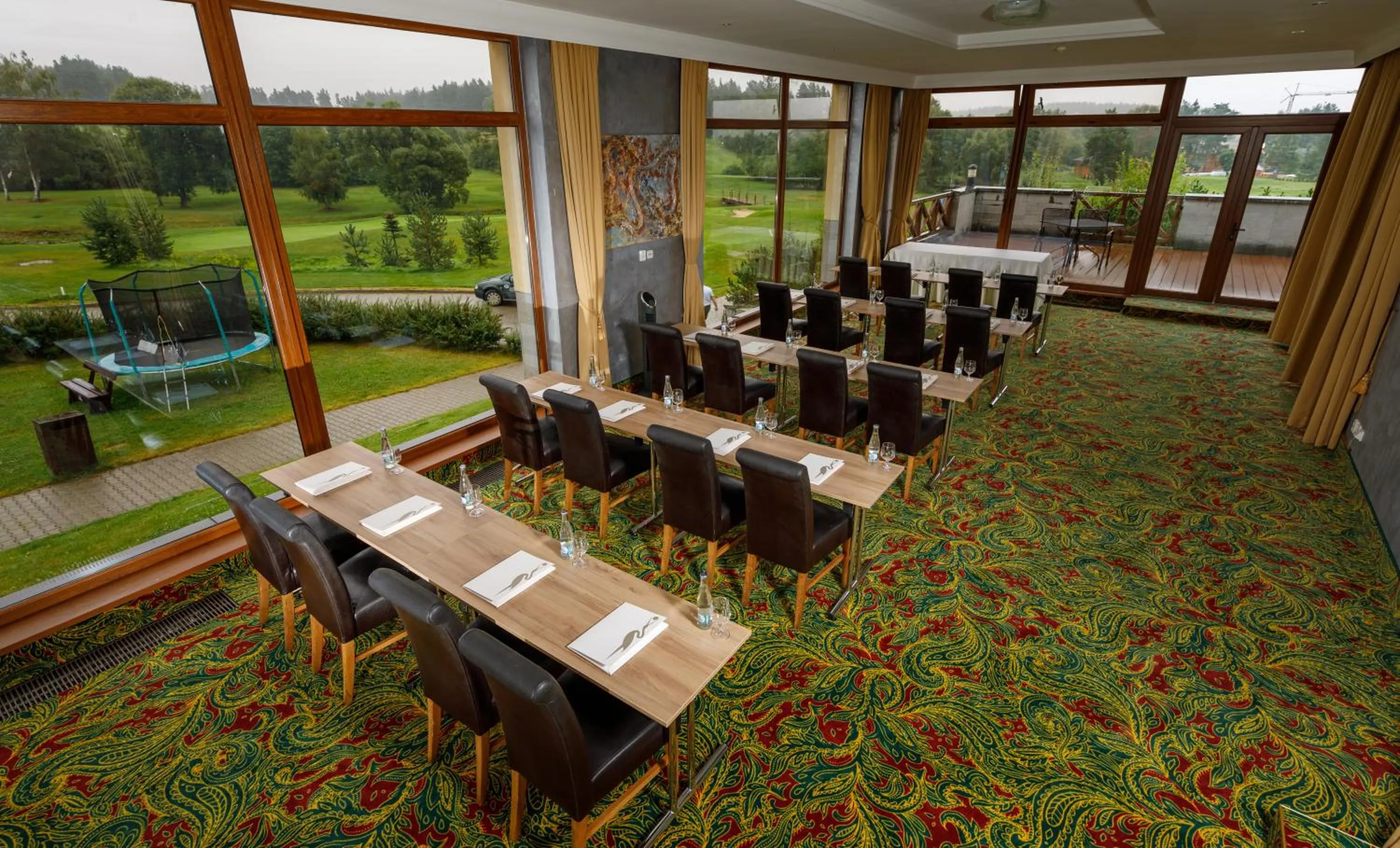 Business facilities in Hotel International