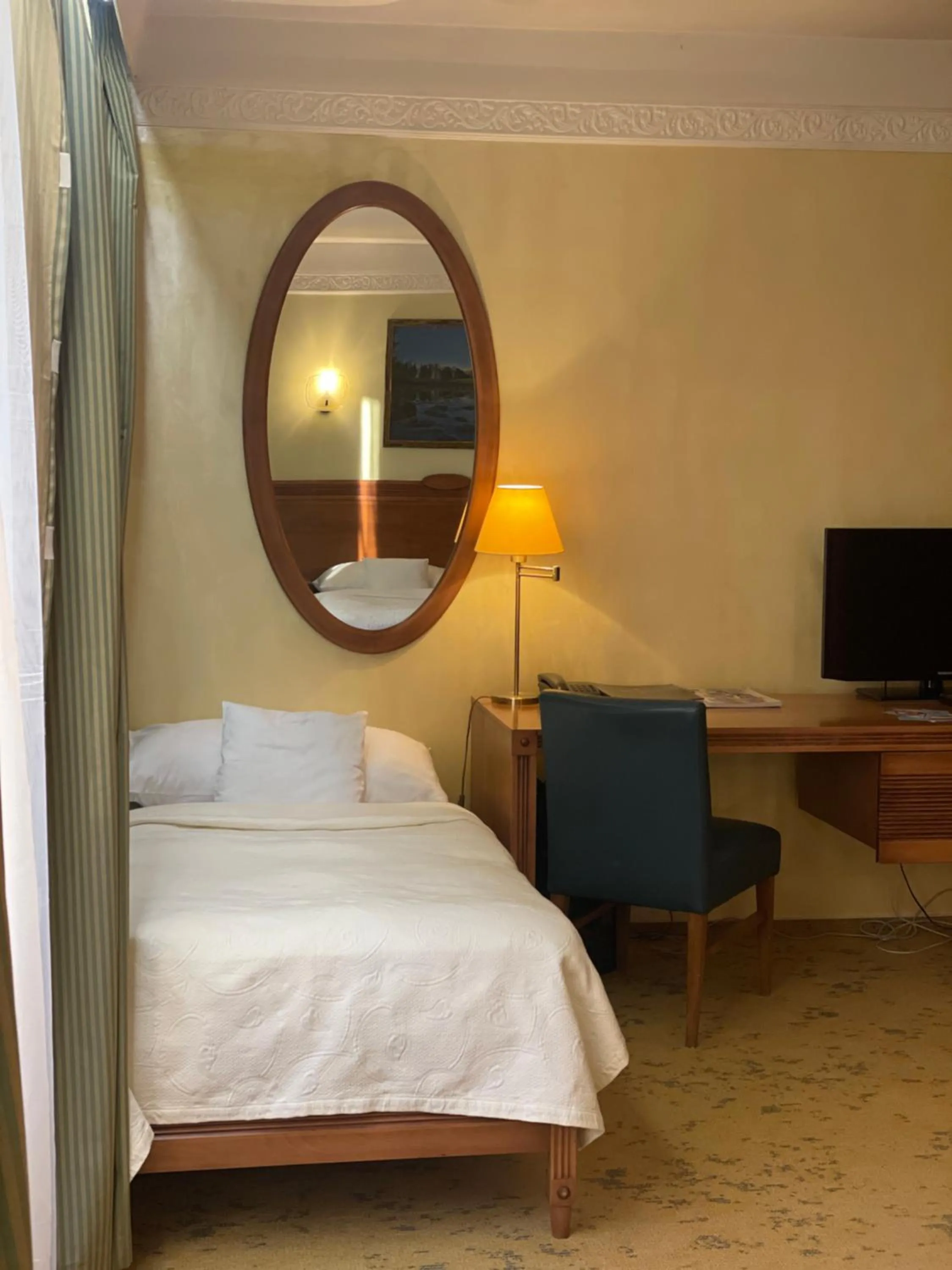 Photo of the whole room, Bed in Hotel International