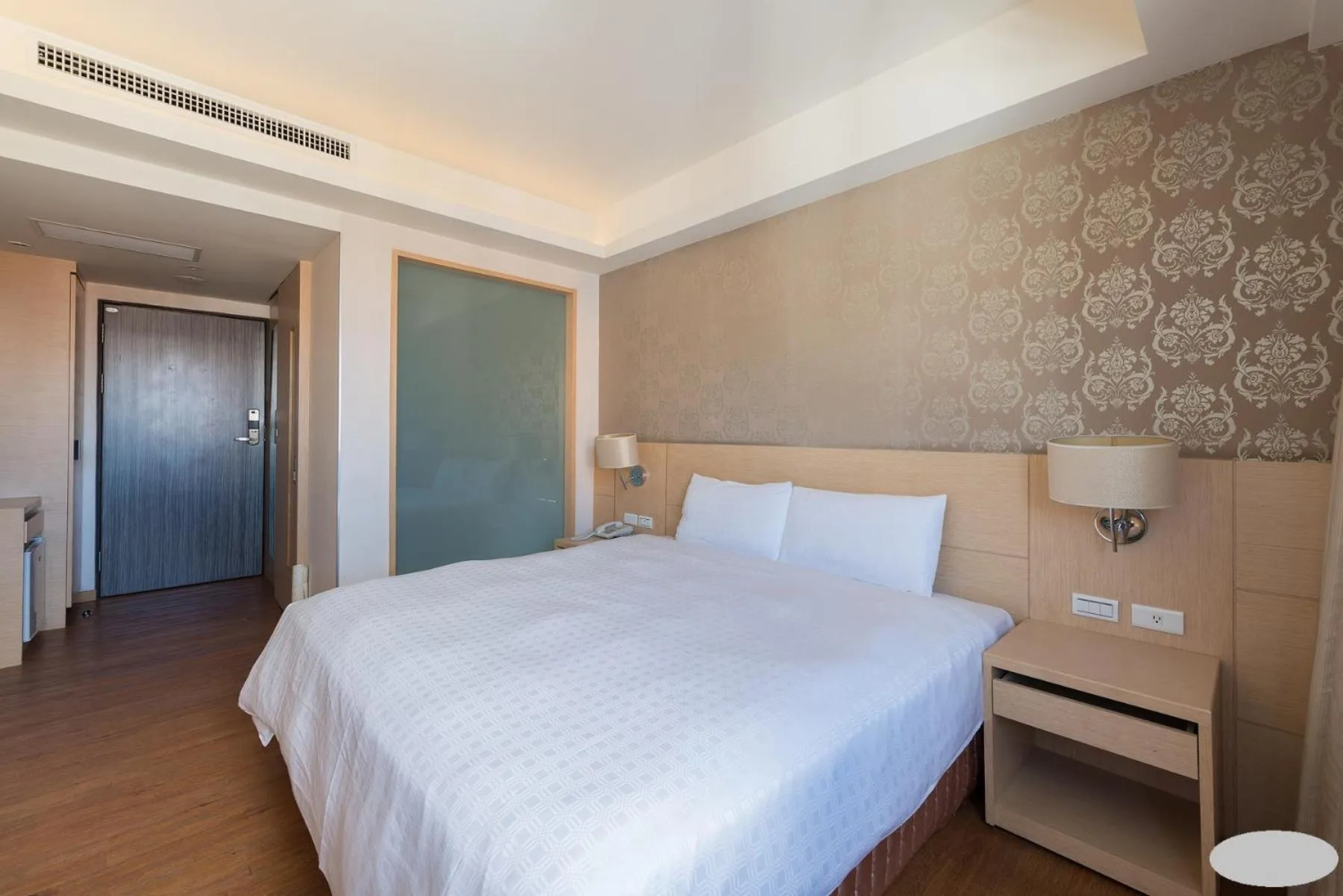 Bed in Paris Business Hotel