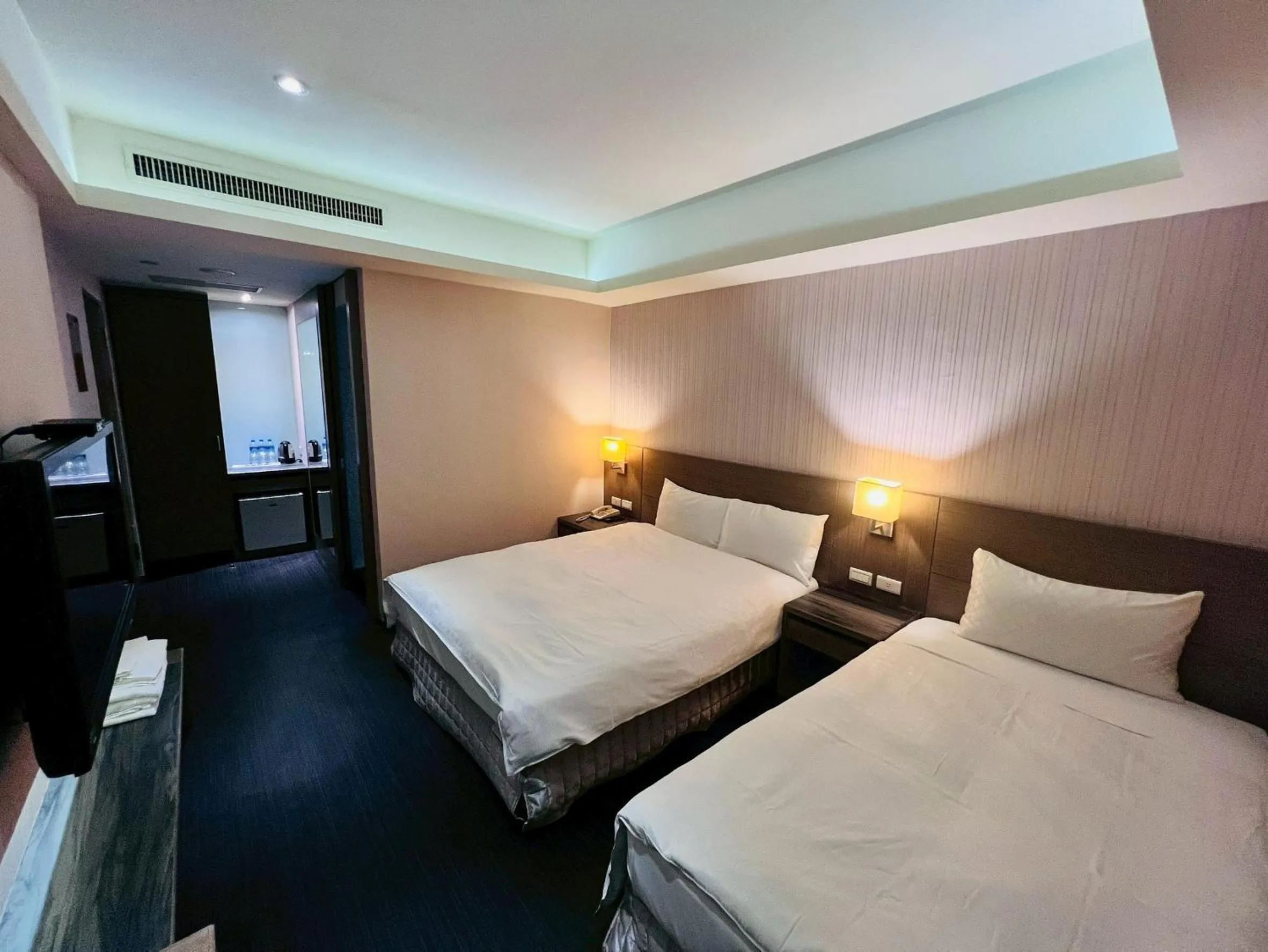 Bed in Paris Business Hotel