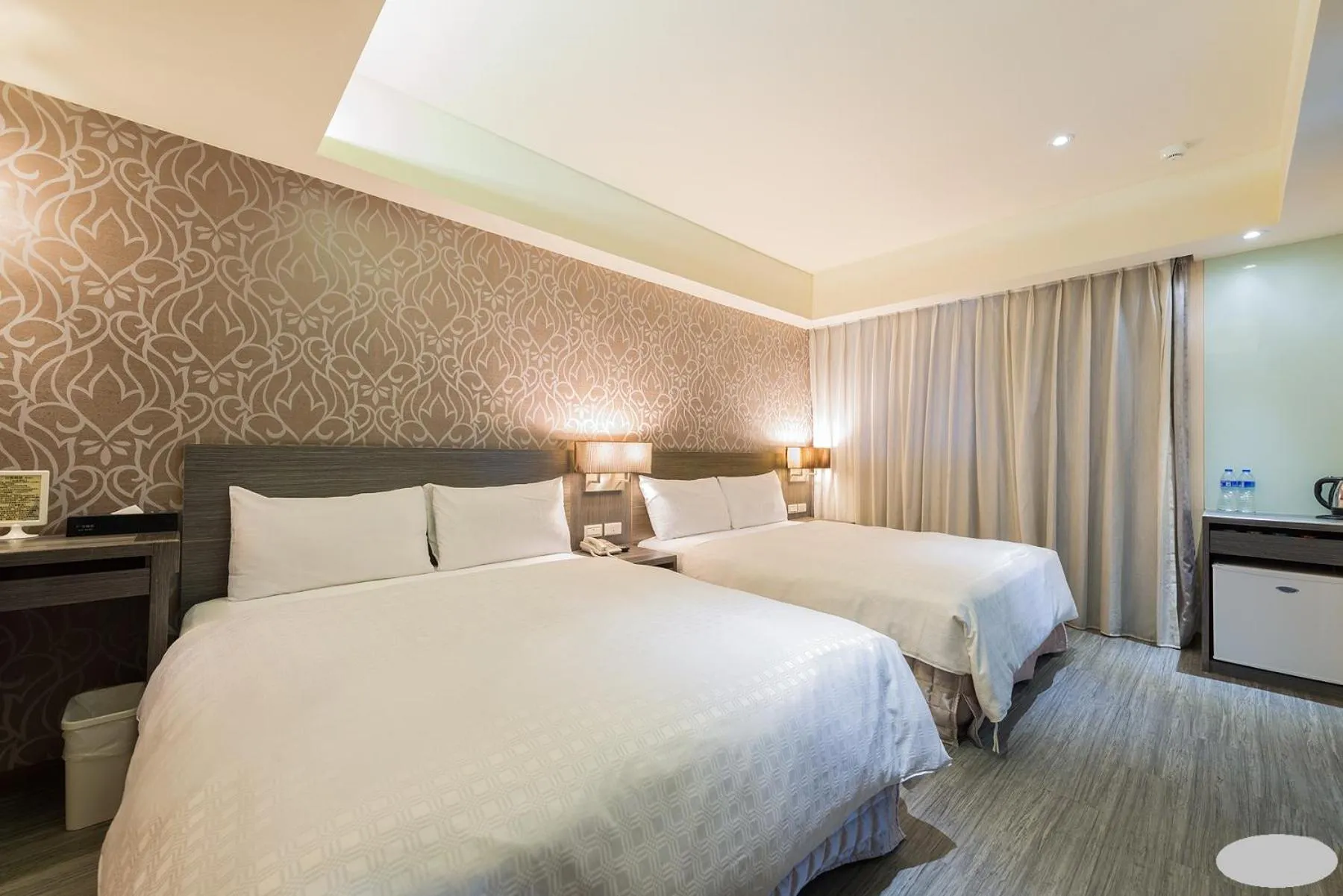 Photo of the whole room, Bed in Paris Business Hotel