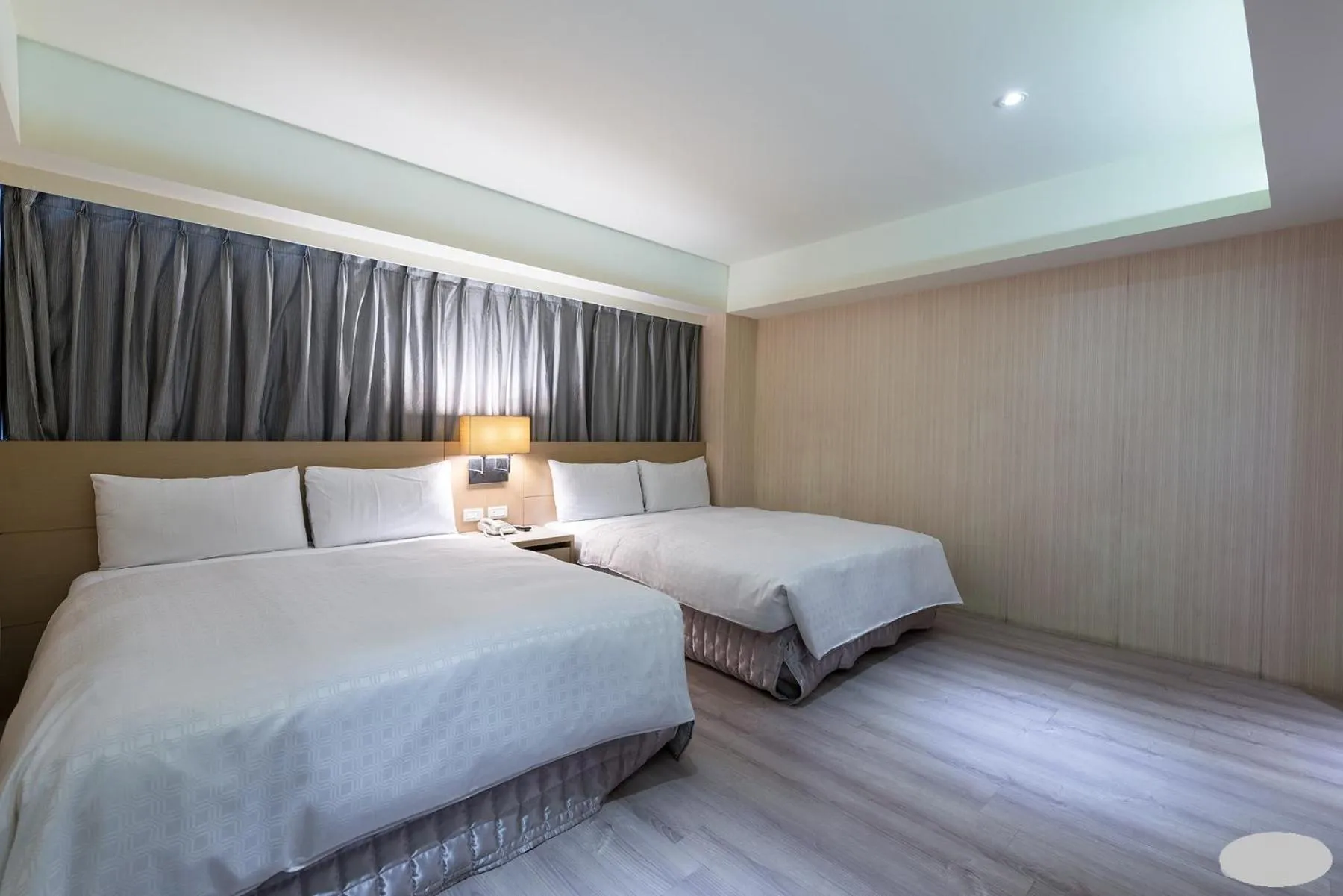 Bed in Paris Business Hotel