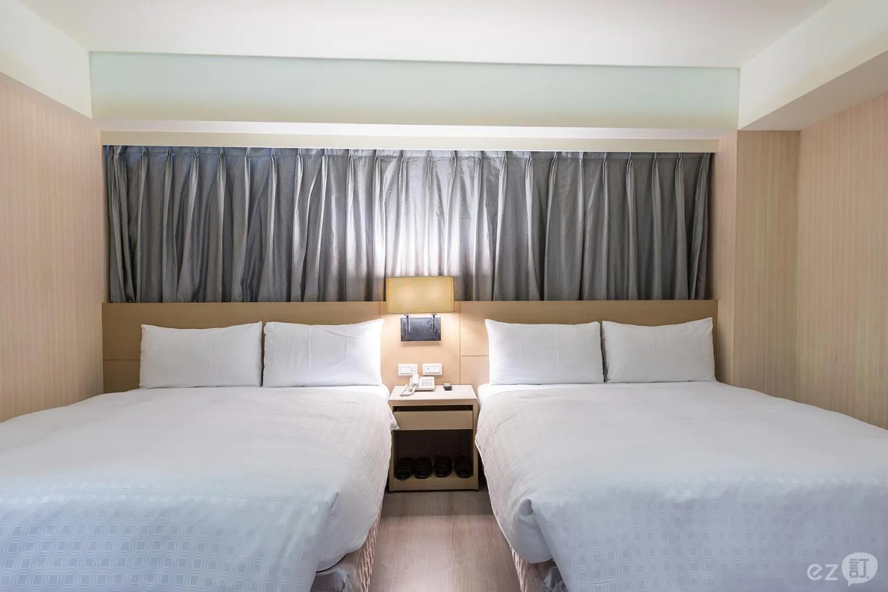 Bed in Paris Business Hotel