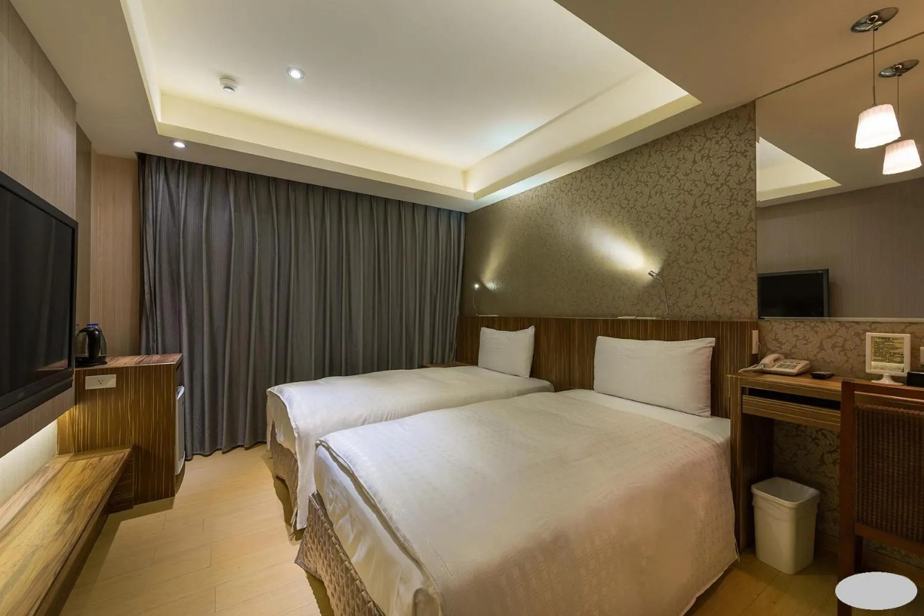 Bed in Paris Business Hotel