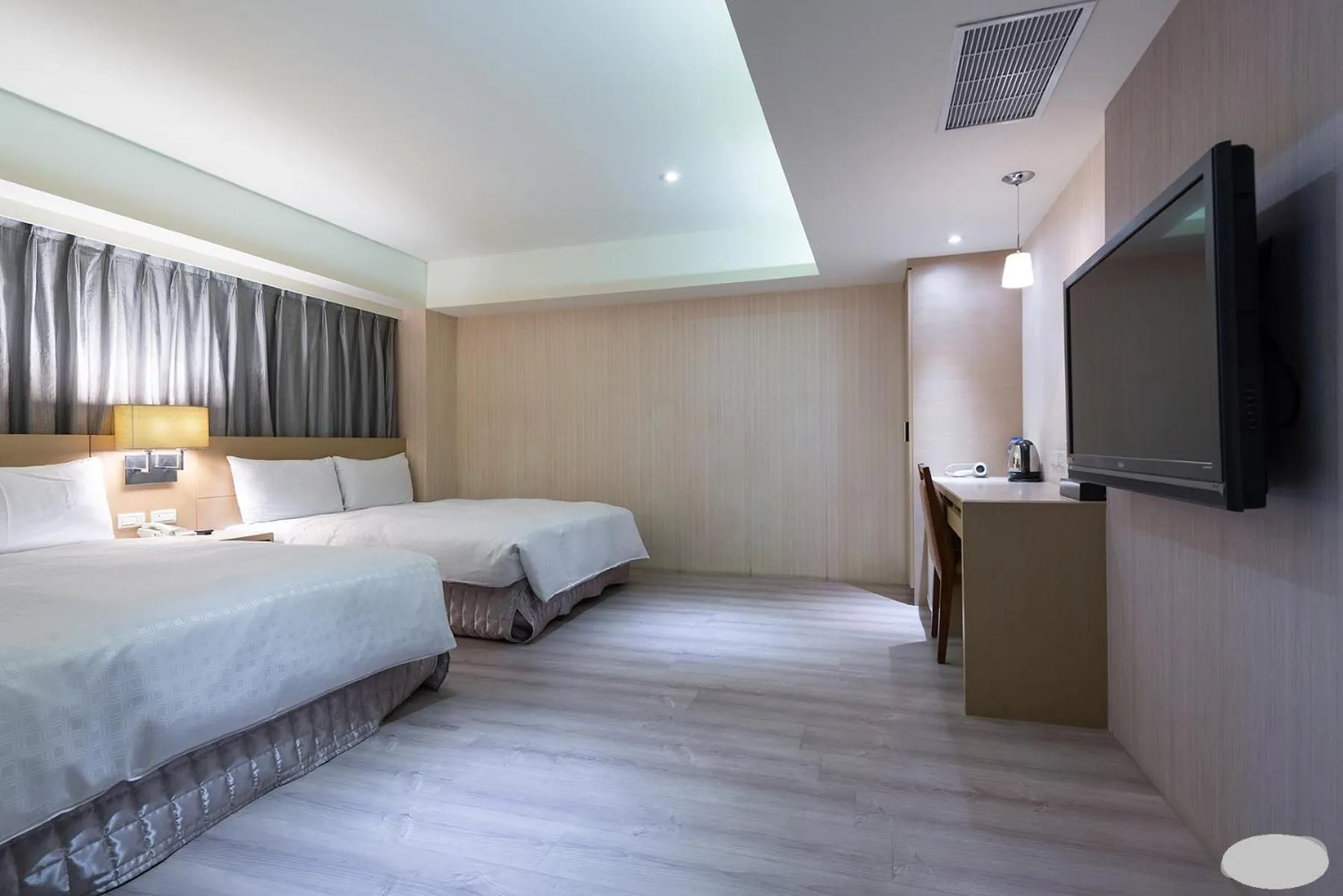 Bed in Paris Business Hotel