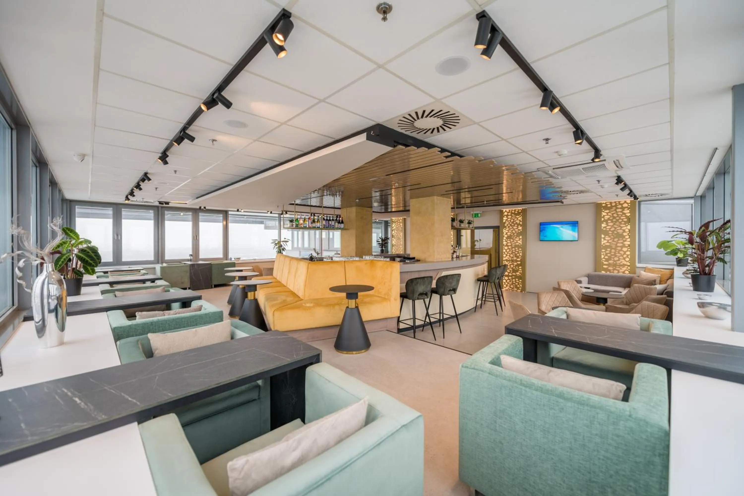 Lounge or bar in Expo Tower by Mellow Mood Hotels